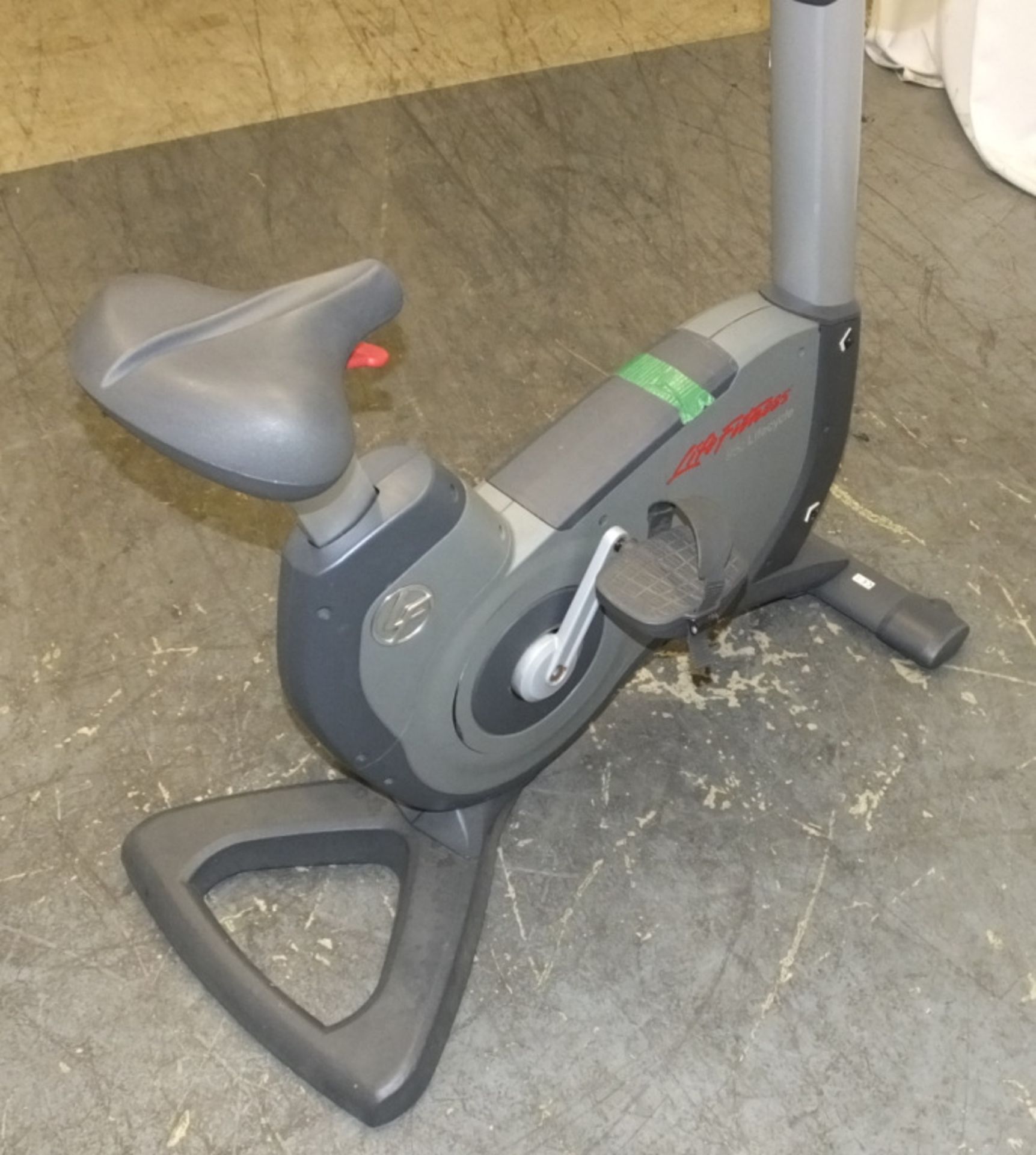 Life Fitness 95c Lifecycle Exercise Bike - Please check pictures for condition - Image 2 of 13