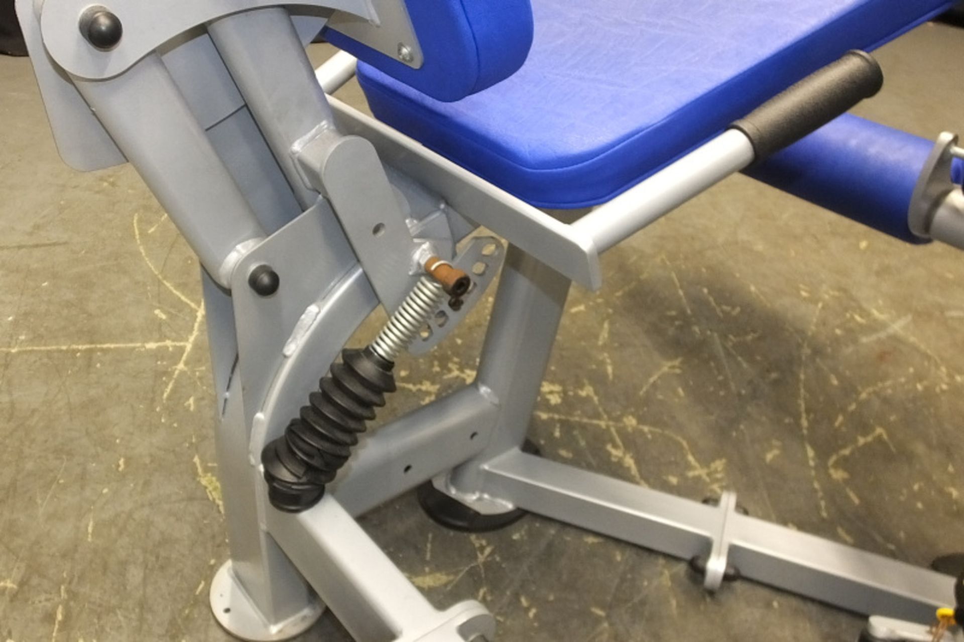 R2 Strength Leg Extension Machine - Image 8 of 9