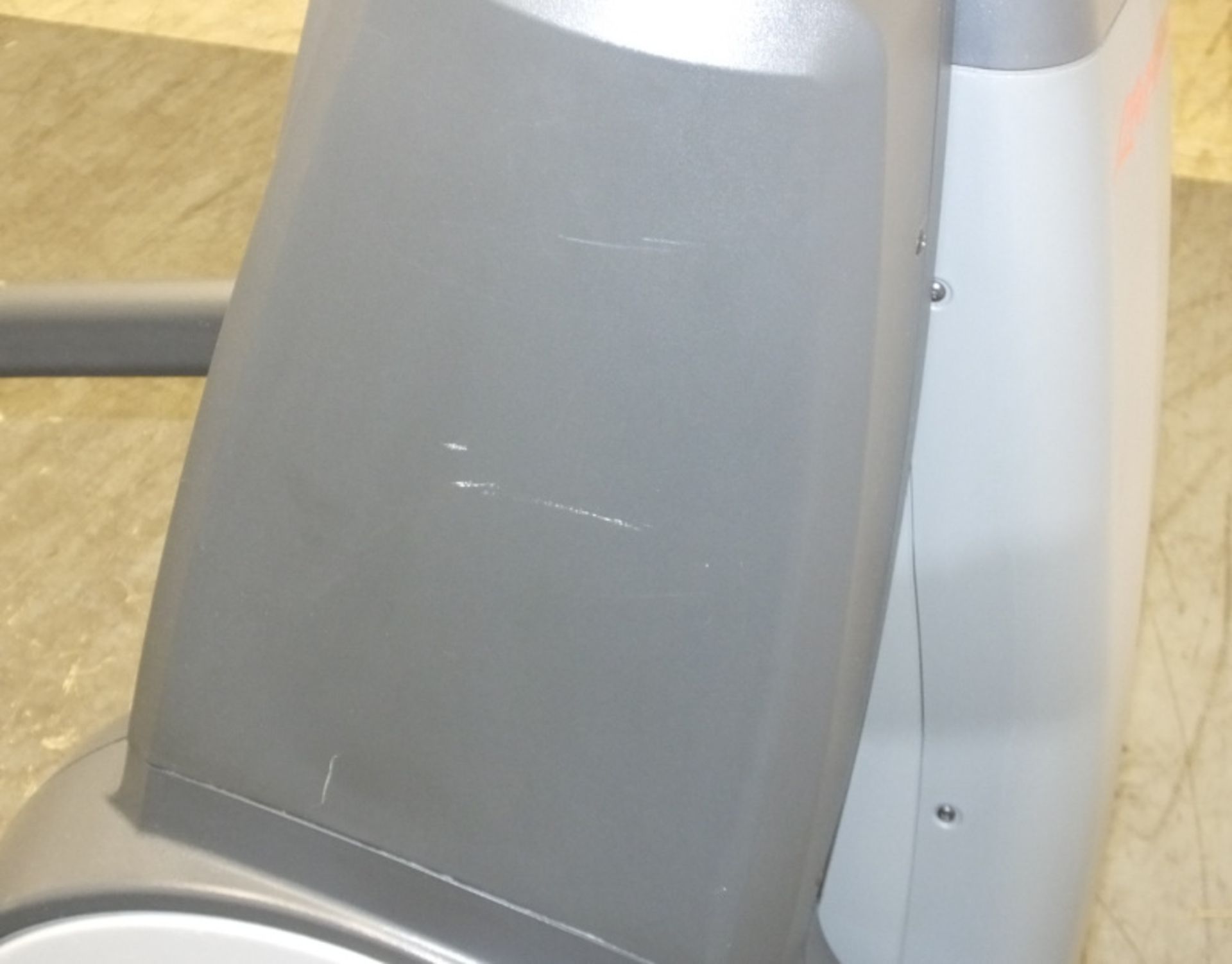 Life Fitness 95x Elliptical Cross Trainer - please check pictures for condition - Image 3 of 18