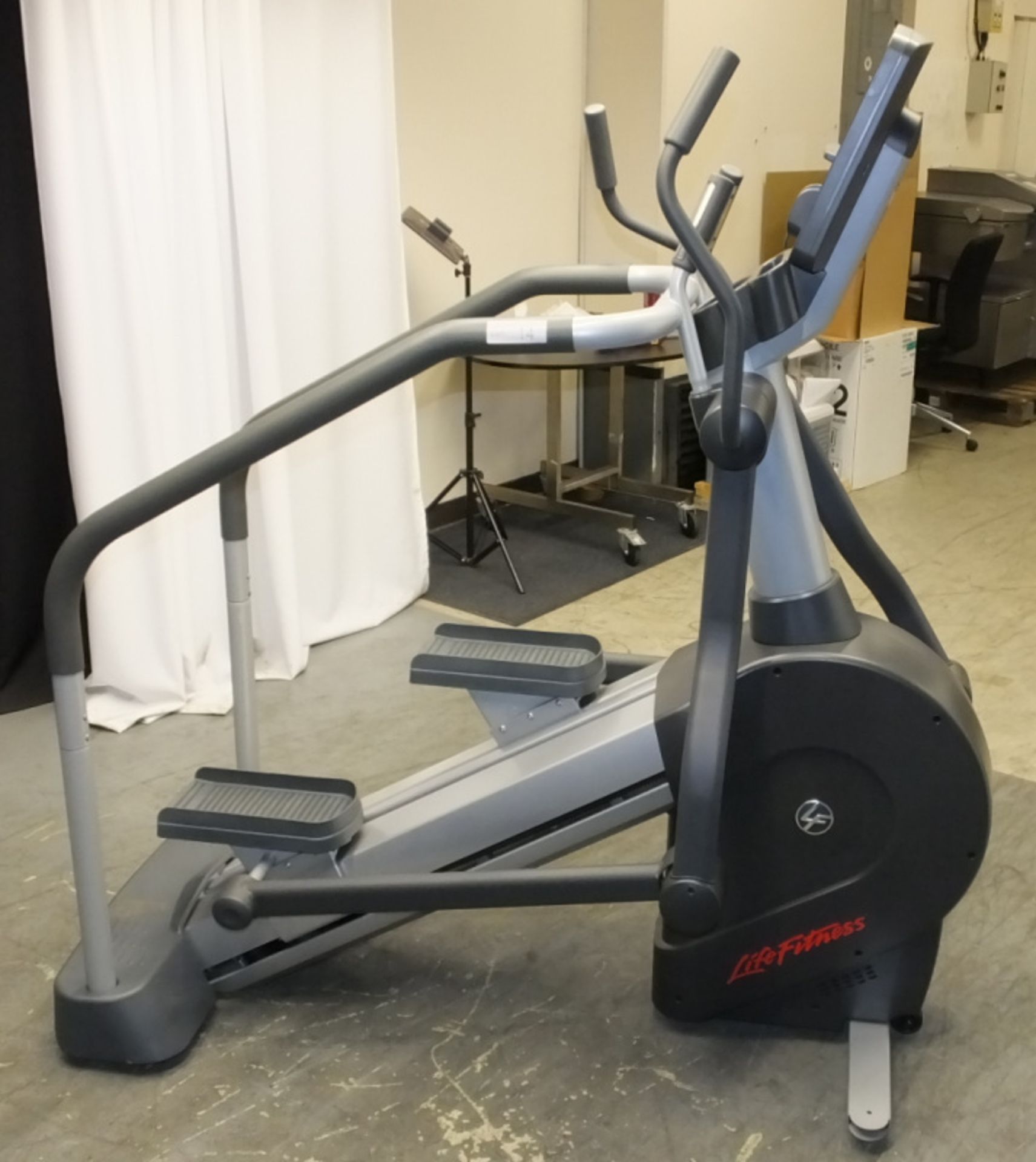 Life Fitness CLSL Stepper/Summit Trainer - L1700 x D800 x H1830mm - Image 2 of 11