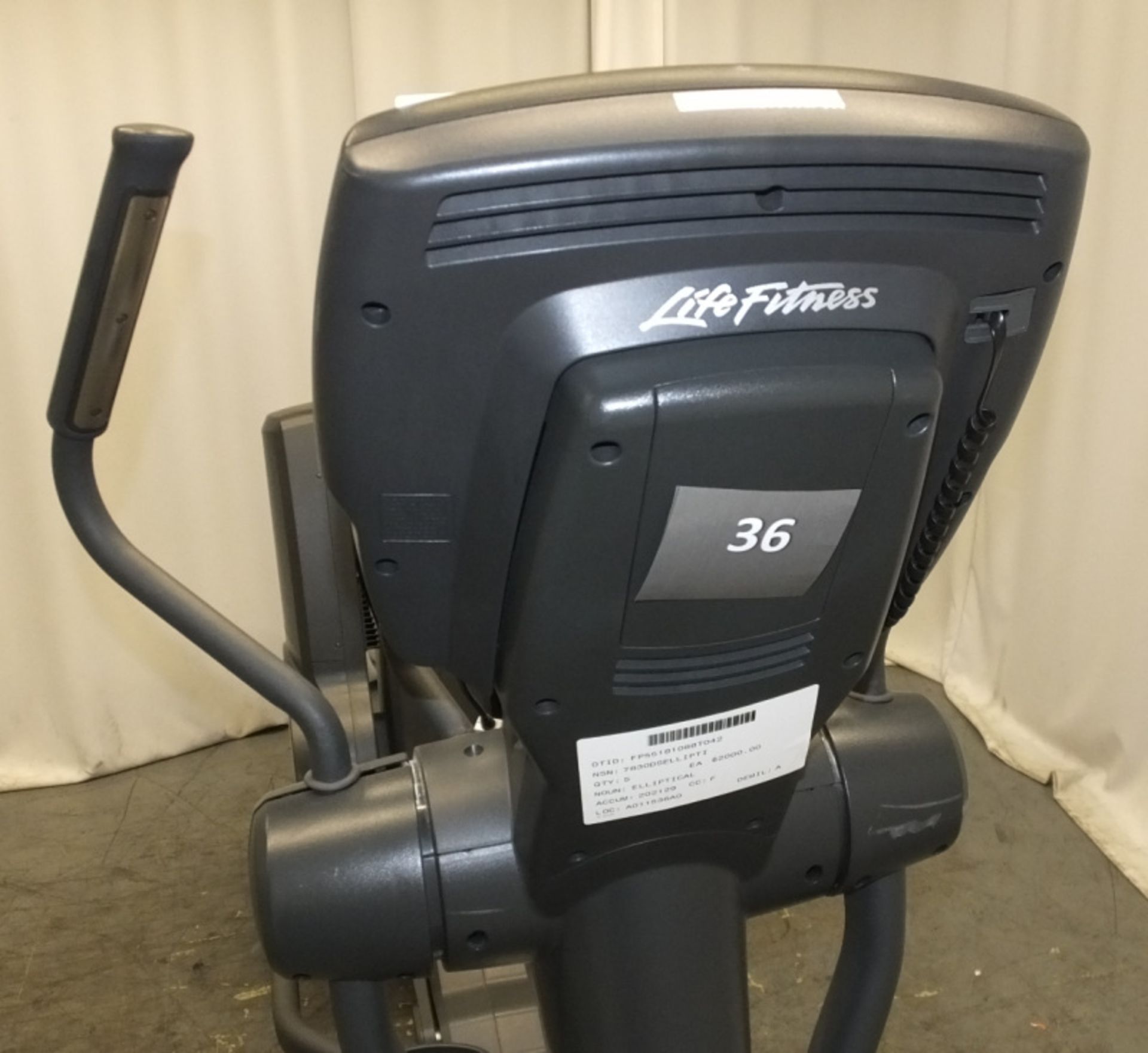 Life Fitness 95x Elliptical Cross Trainer - please check pictures for condition - Image 15 of 16