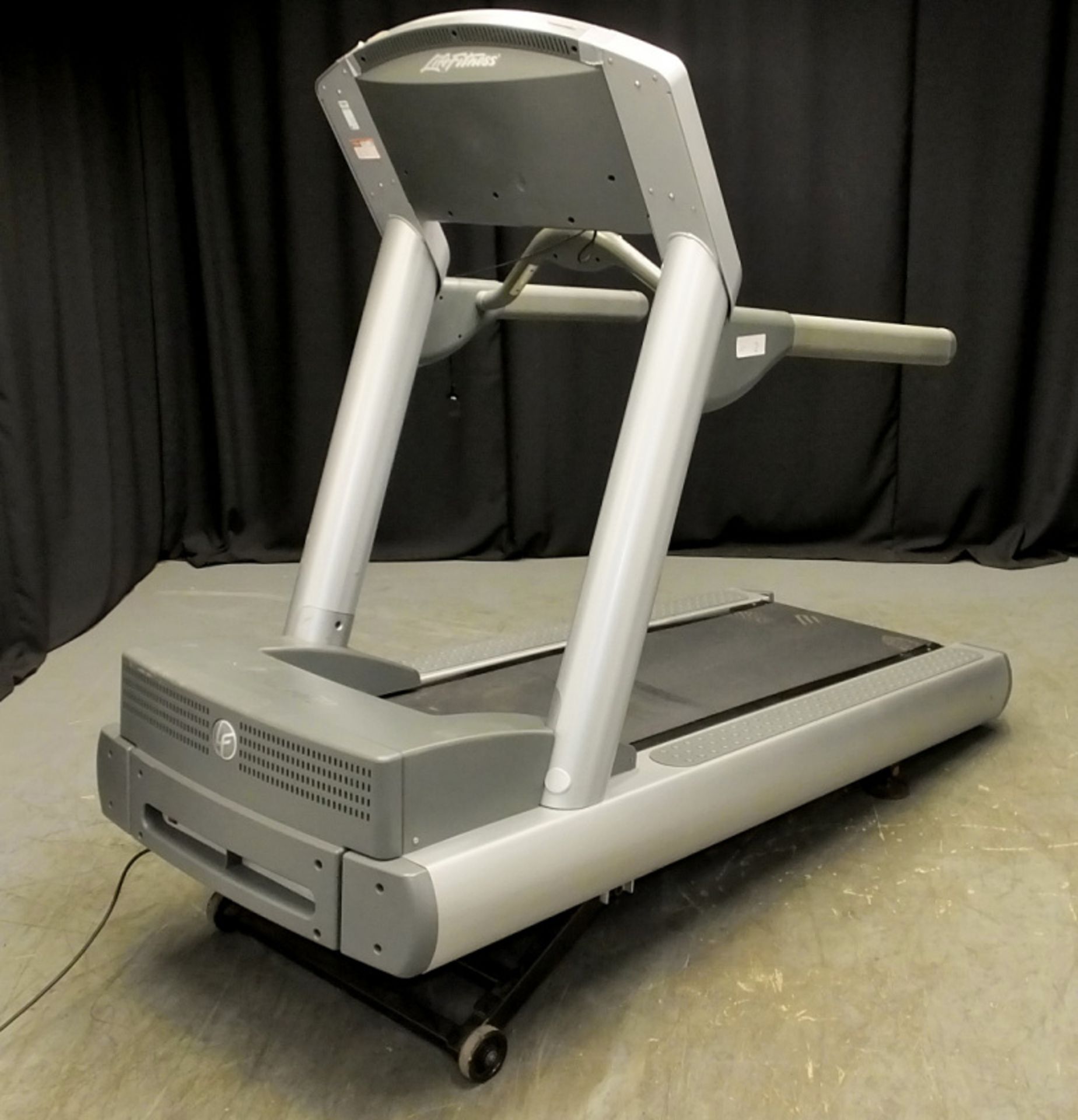 Life Fitness 95TI Treadmill - L2115 x D930mm