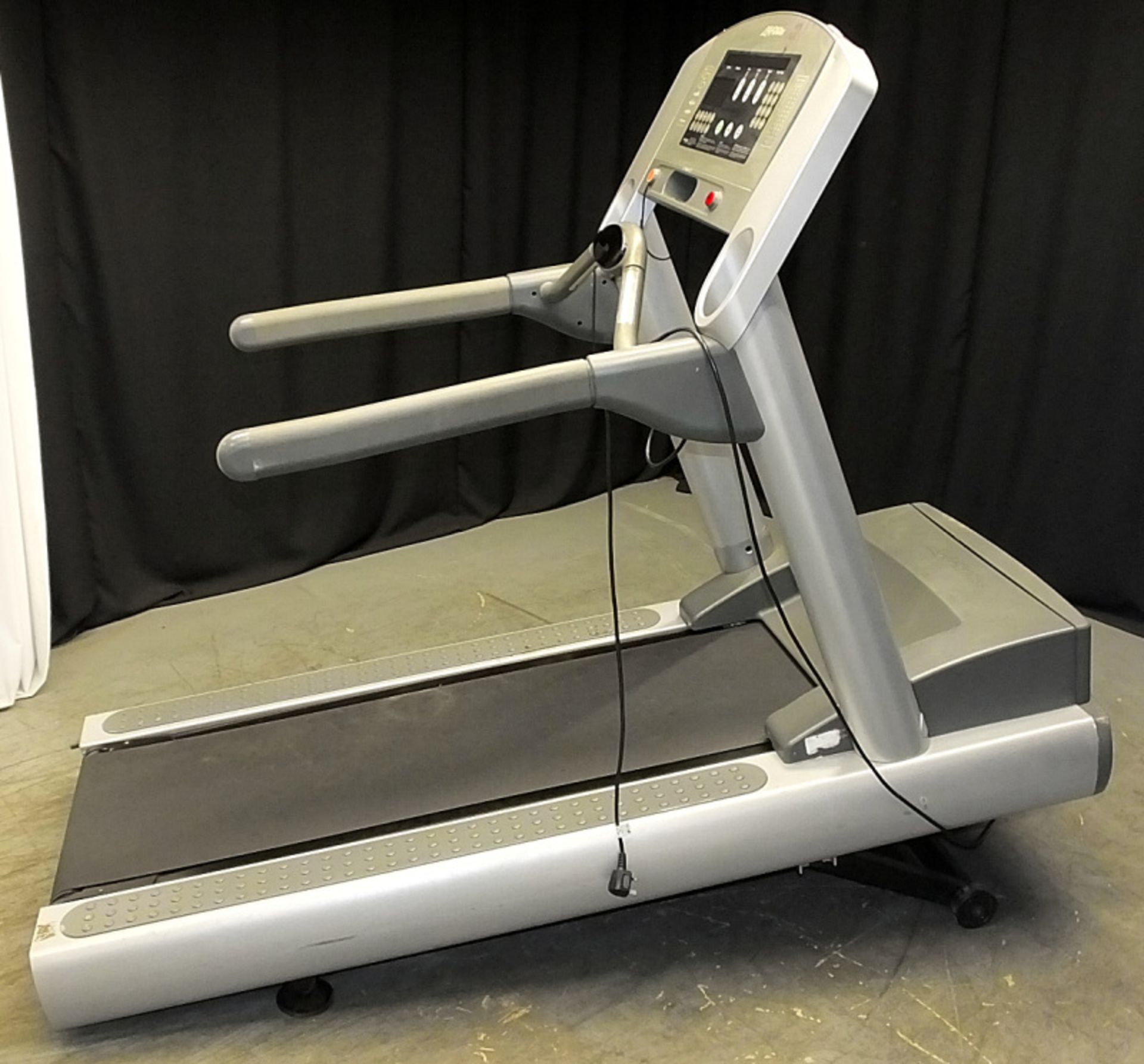 Life Fitness 95TI Treadmill - L2115 x D930mm - Image 2 of 15