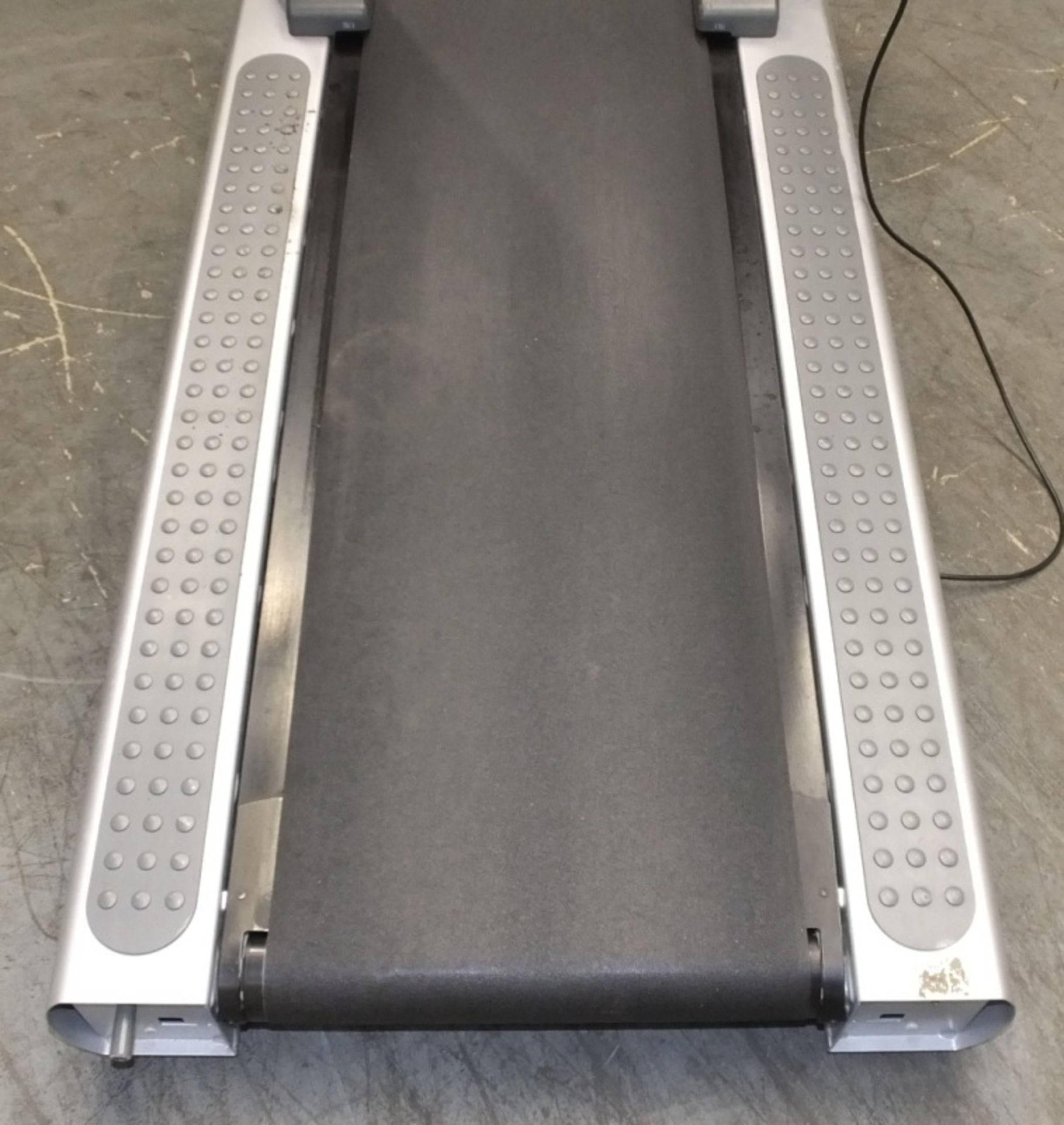 Life Fitness 95TI Treadmill - L2115 x D930mm - Image 4 of 15