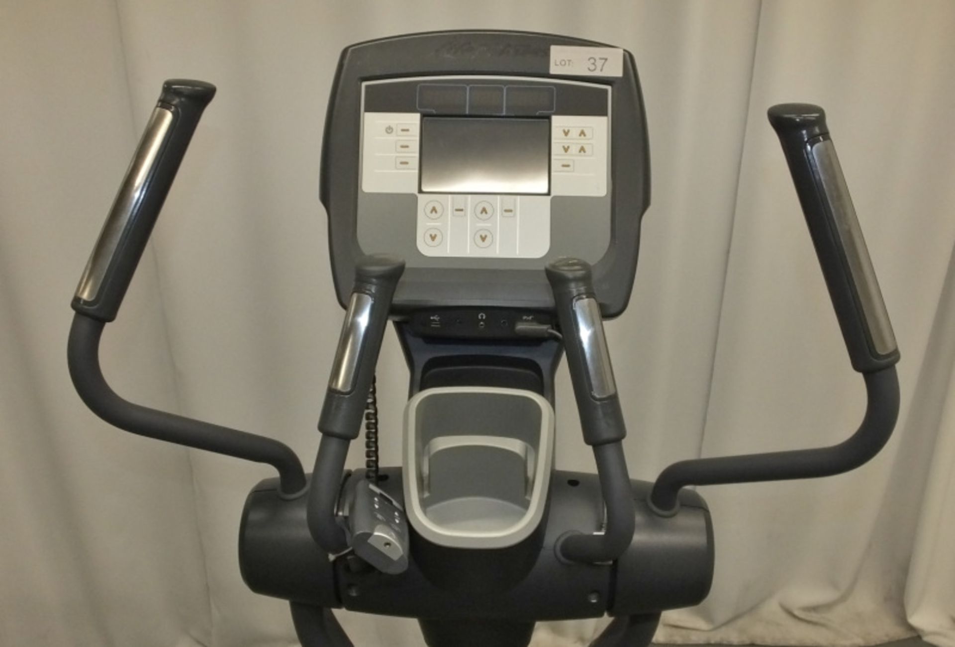 Life Fitness 95x Elliptical Cross Trainer - please check pictures for condition - Image 6 of 14