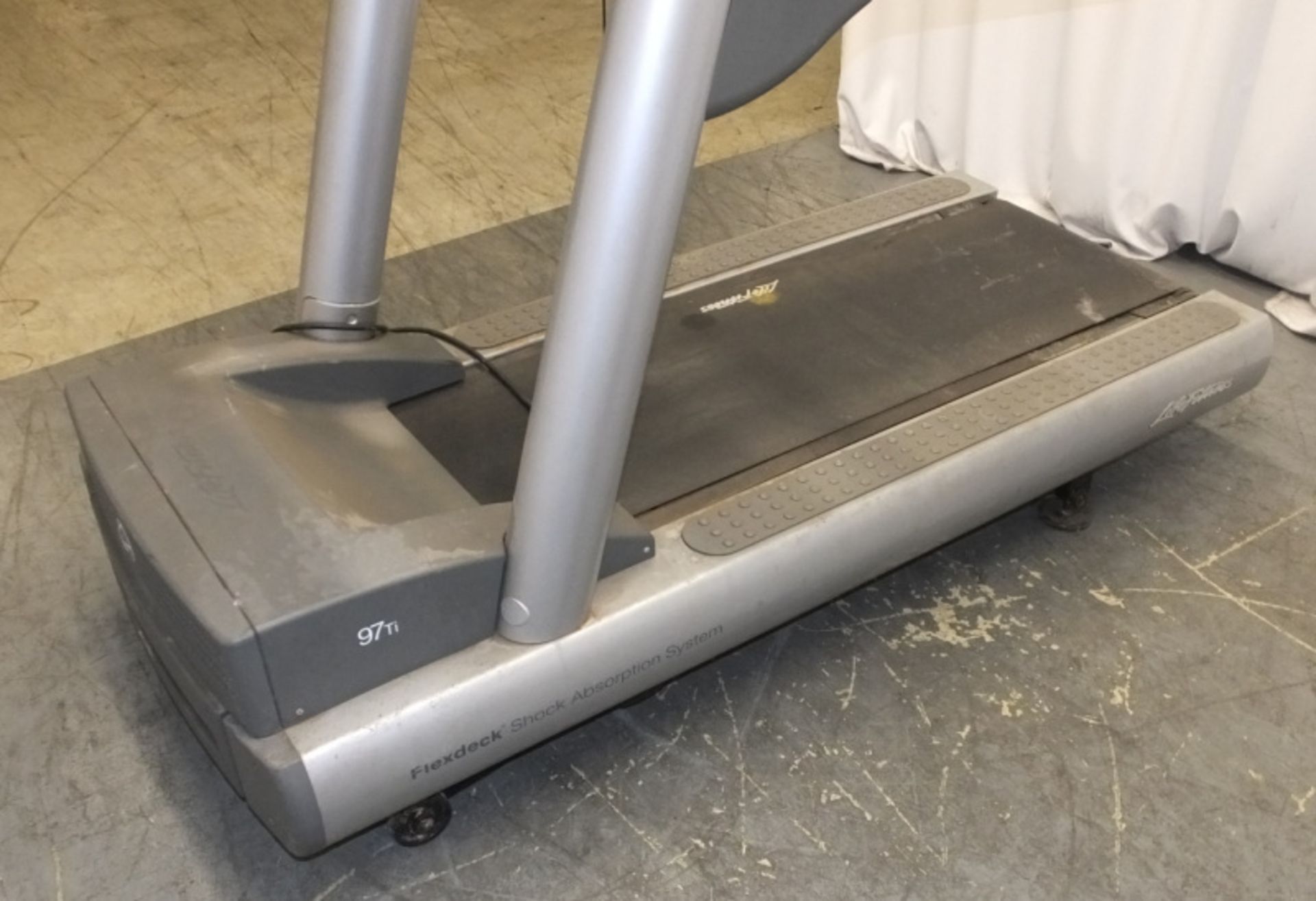 Life Fitness 97Ti Treadmill - Please check pictures for condition - Image 4 of 13