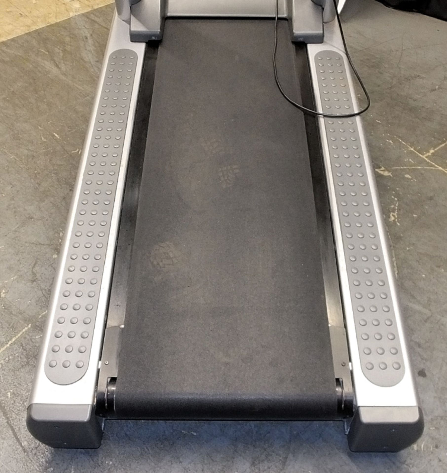 Life Fitness 95TI Treadmill - L2115 x D930mm - Image 4 of 12
