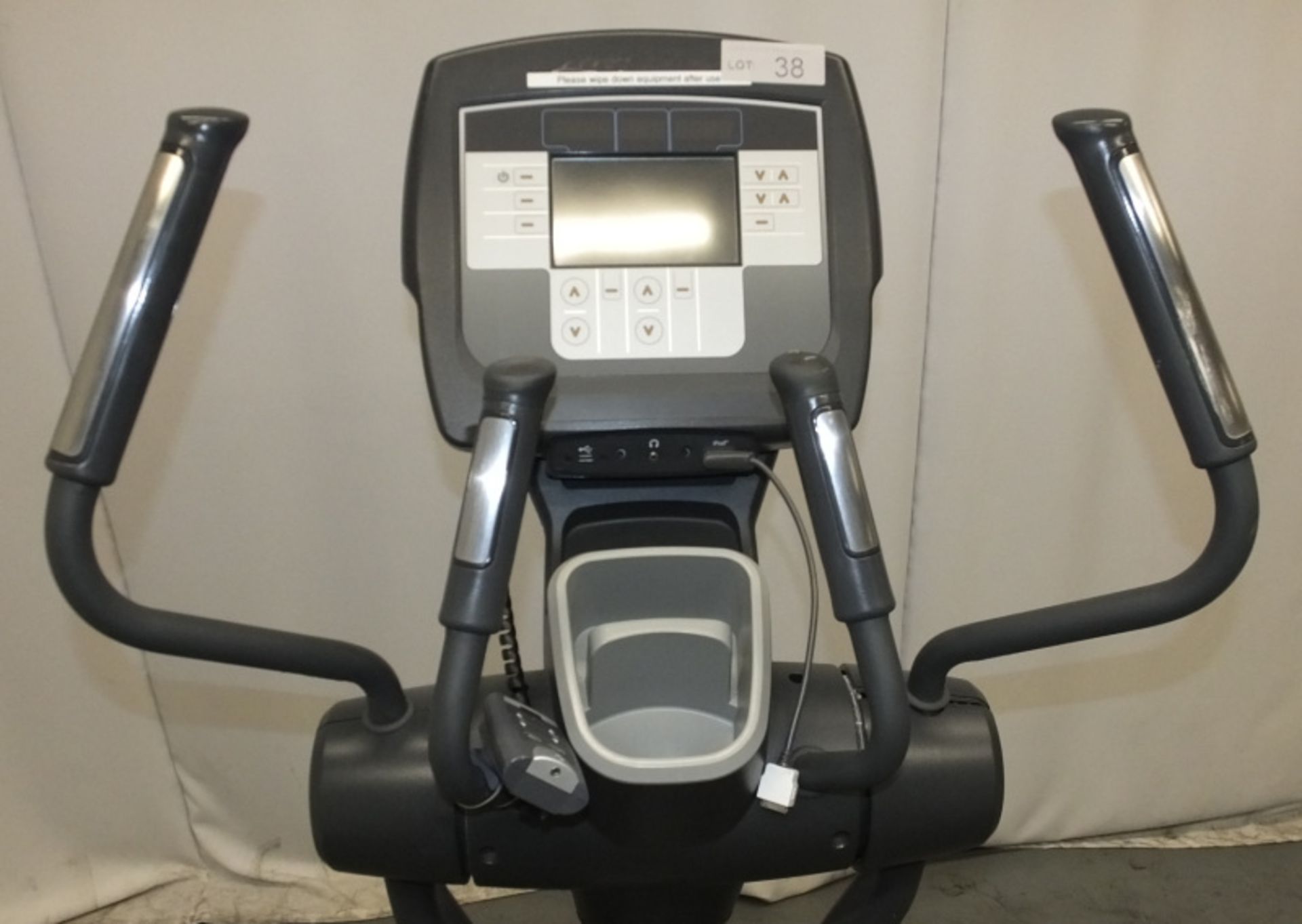 Life Fitness 95x Elliptical Cross Trainer - please check pictures for condition - Image 6 of 16