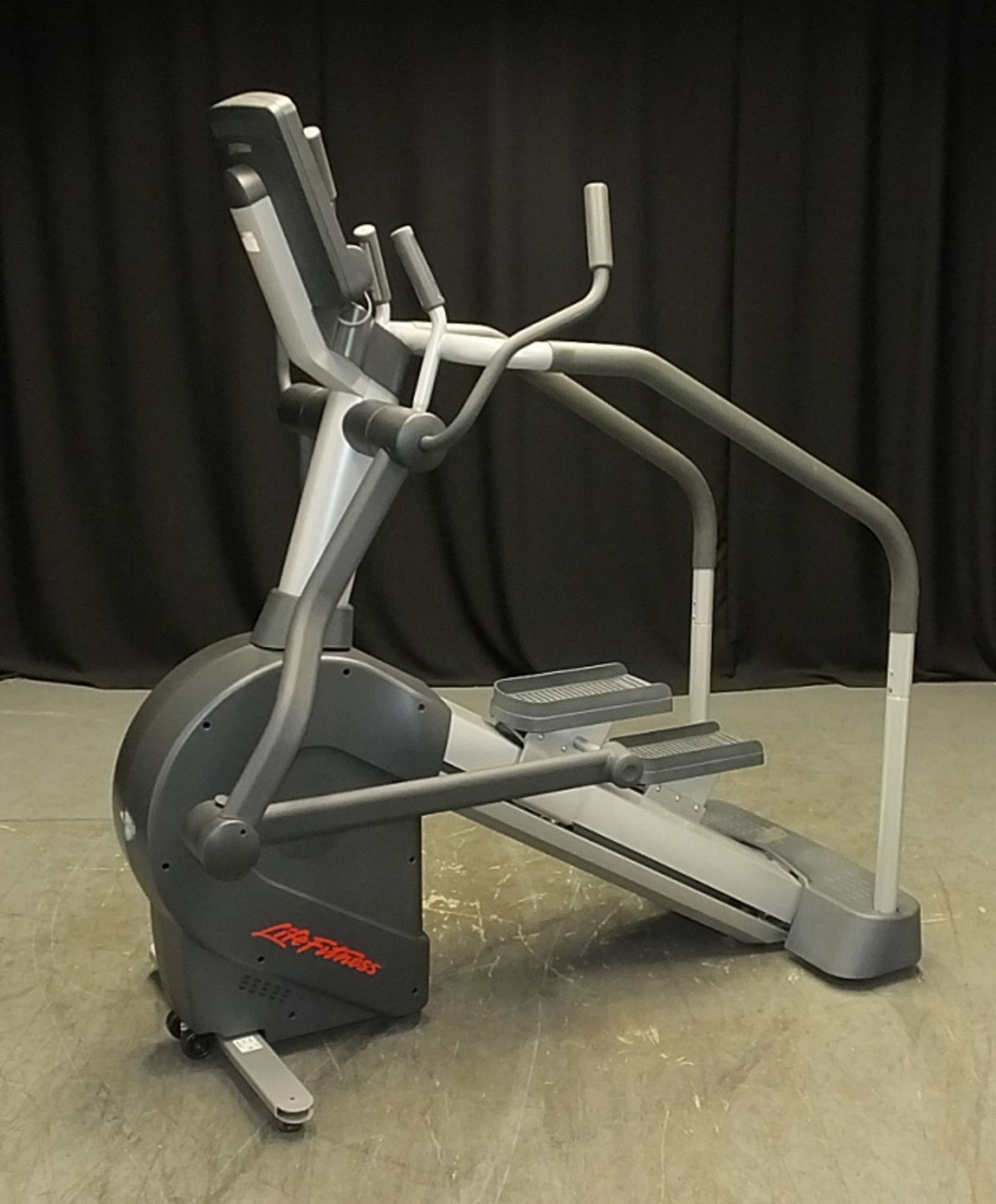 Life Fitness CLSL Stepper/Summit Trainer - L1700 x D800 x H1830mm