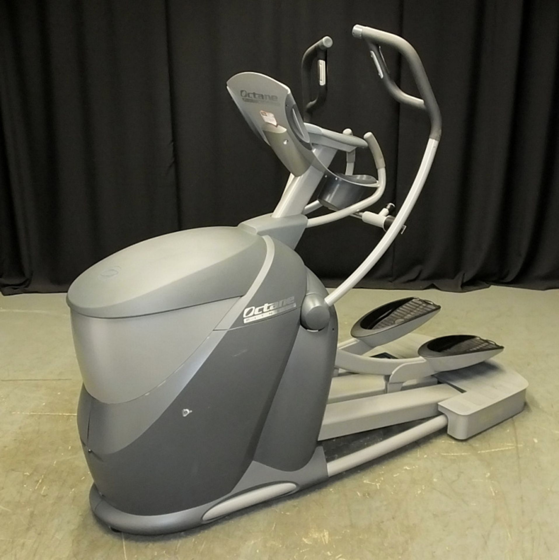 Octane Fitness PRO 3700 Elliptical Cross Trainer - L2100 x D825 x H1620mm