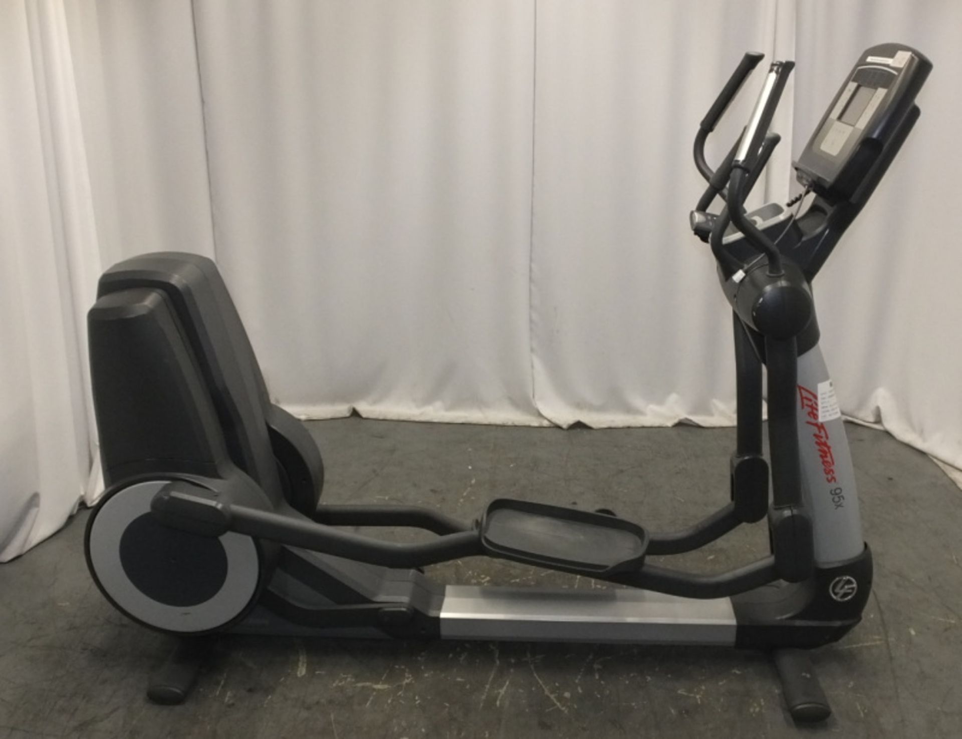 Life Fitness 95x Elliptical Cross Trainer - please check pictures for condition