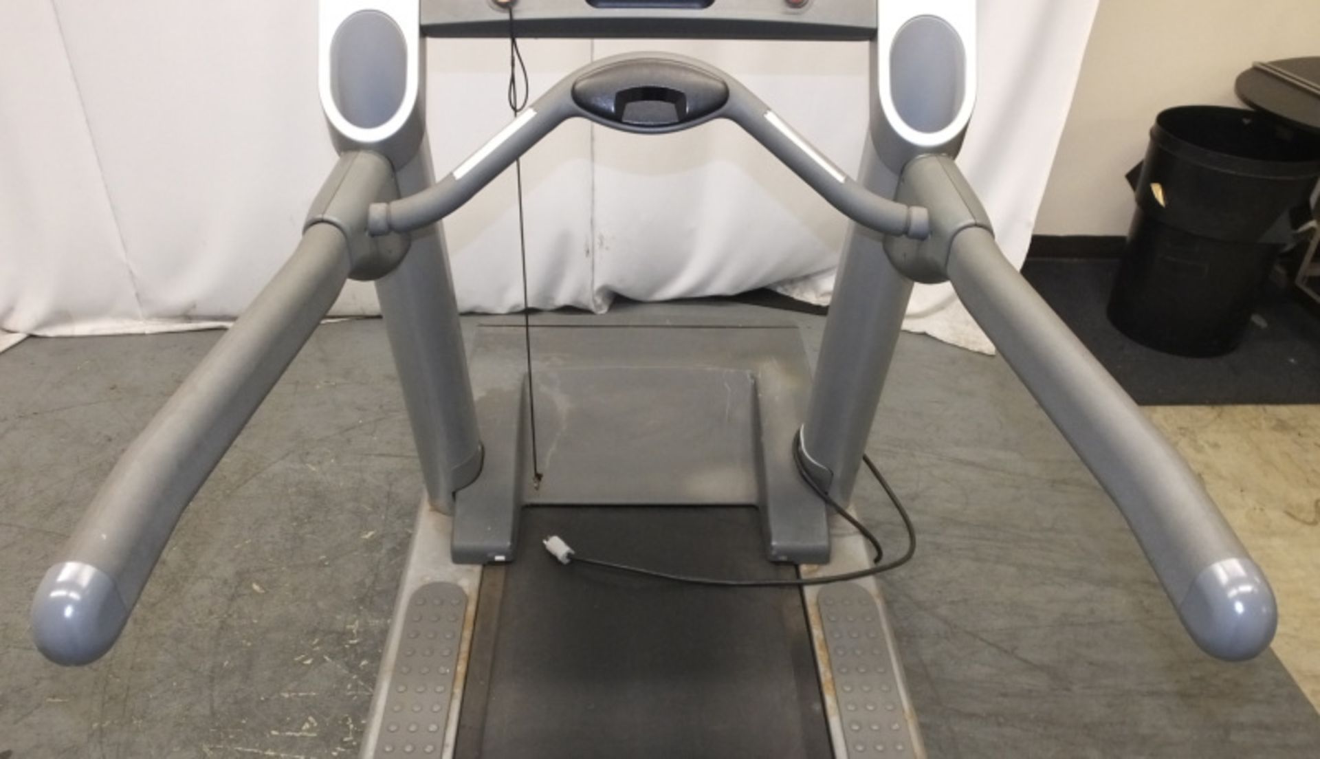 Life Fitness 97Ti Treadmill - Please check pictures for condition - Image 9 of 13