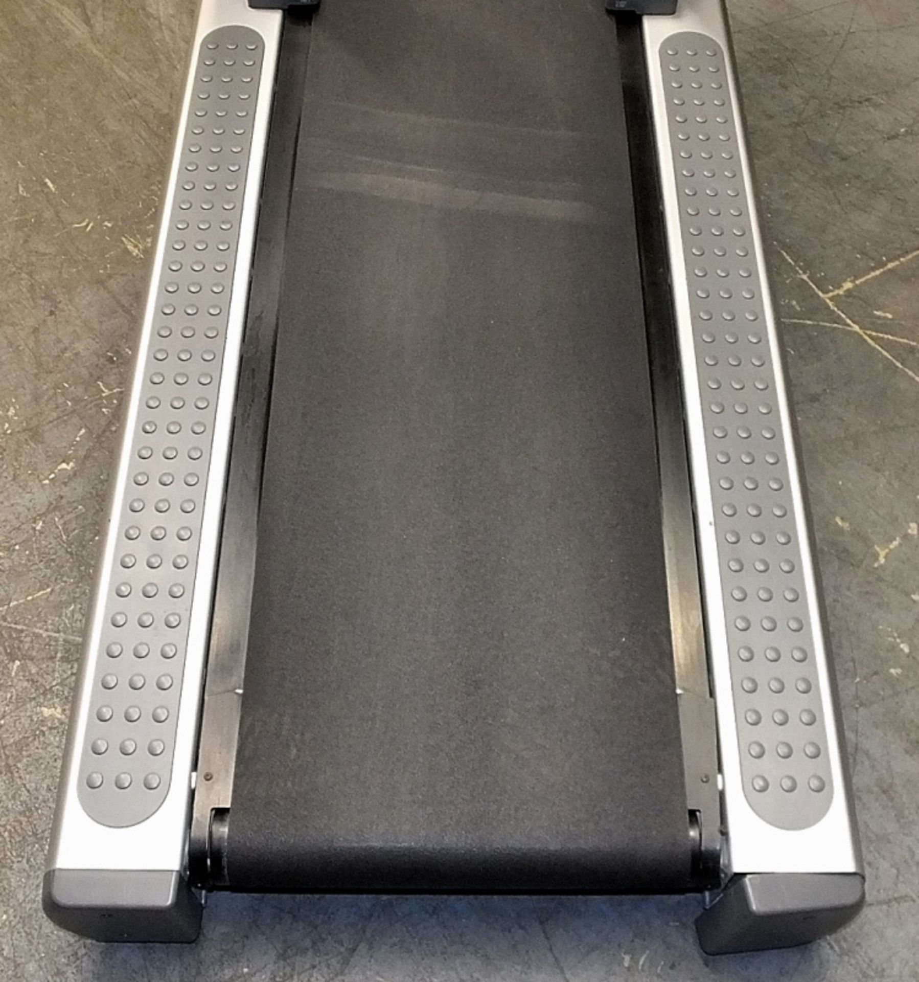 Life Fitness 95TI Treadmill - L2115 x D930mm - Image 4 of 12