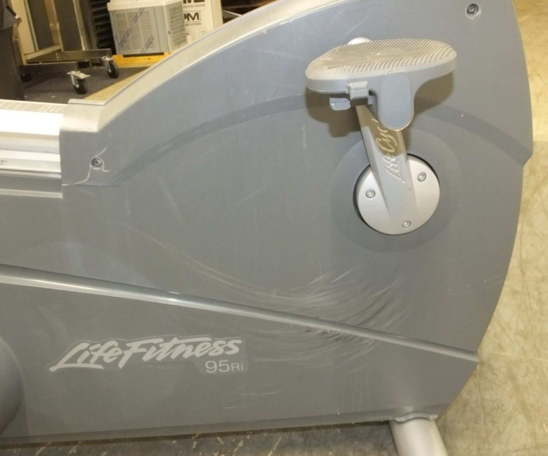 Life Fitness 95Ri Recumbent Exercise Bike - badly damaged display unit - Please check pictures - Image 13 of 14