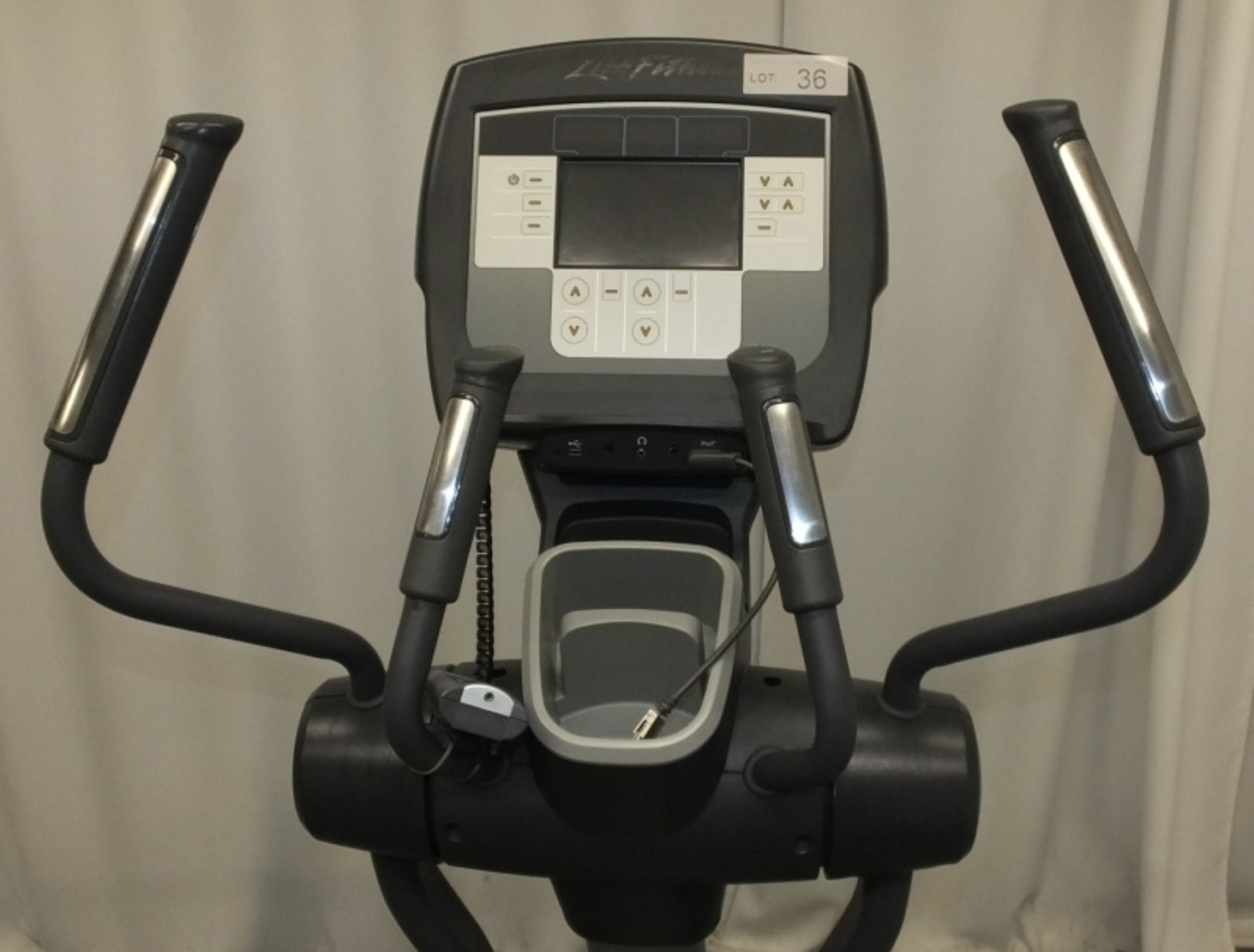 Life Fitness 95x Elliptical Cross Trainer - please check pictures for condition - Image 6 of 13