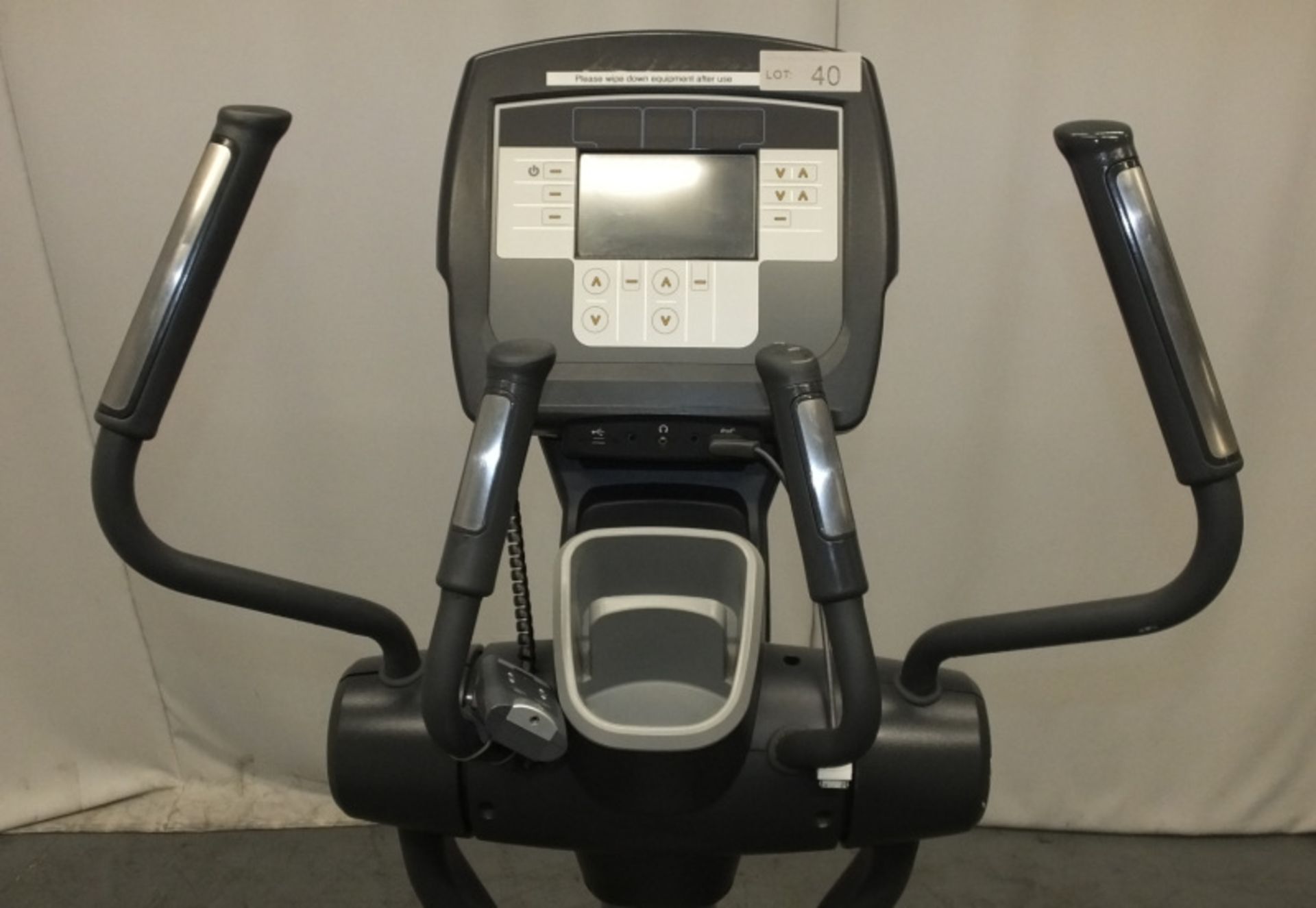 Life Fitness 95x Elliptical Cross Trainer - please check pictures for condition - Image 10 of 18