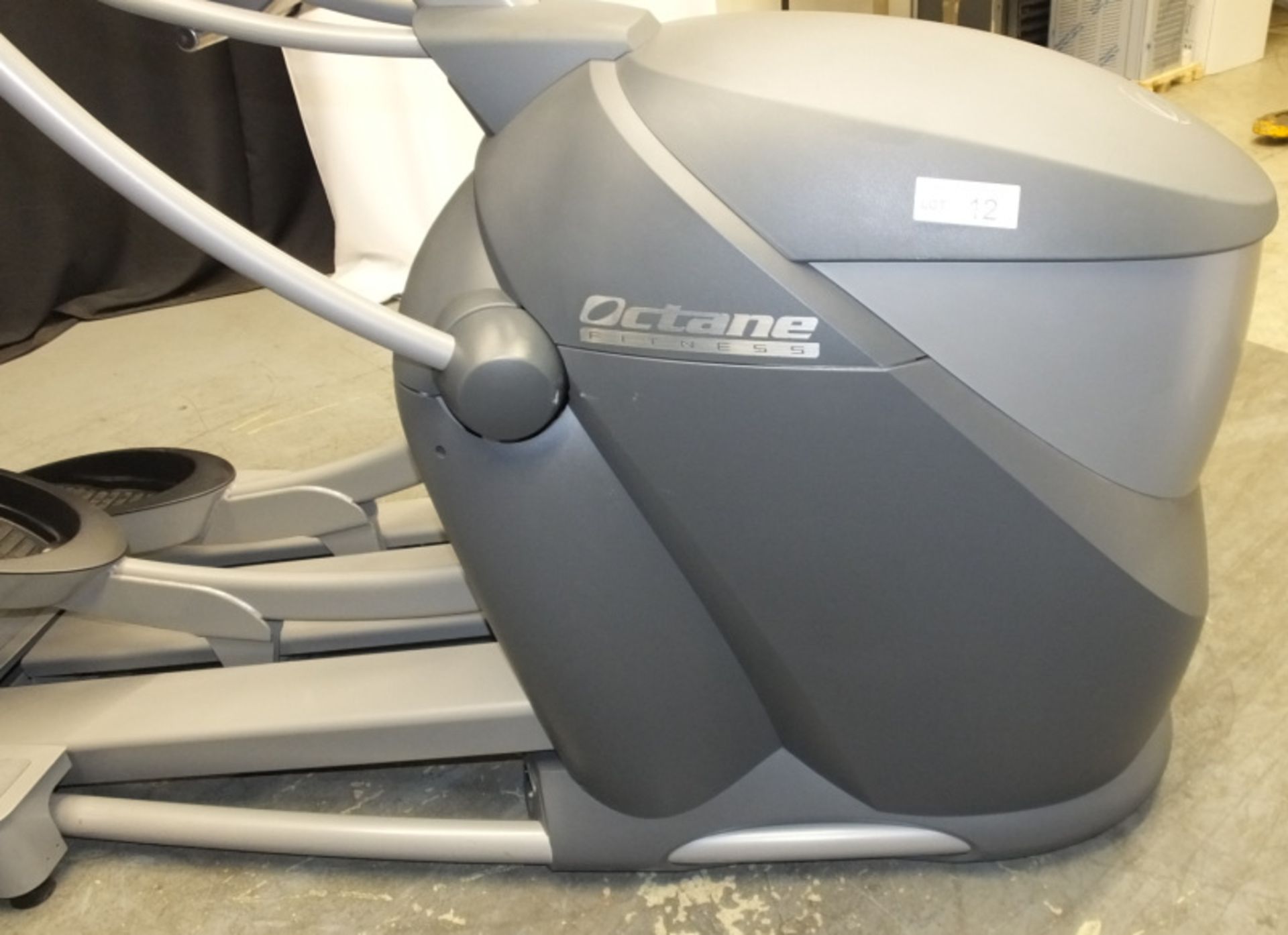 Octane Fitness PRO 3700 Elliptical Cross Trainer - L2100 x D825 x H1620mm - Image 11 of 13