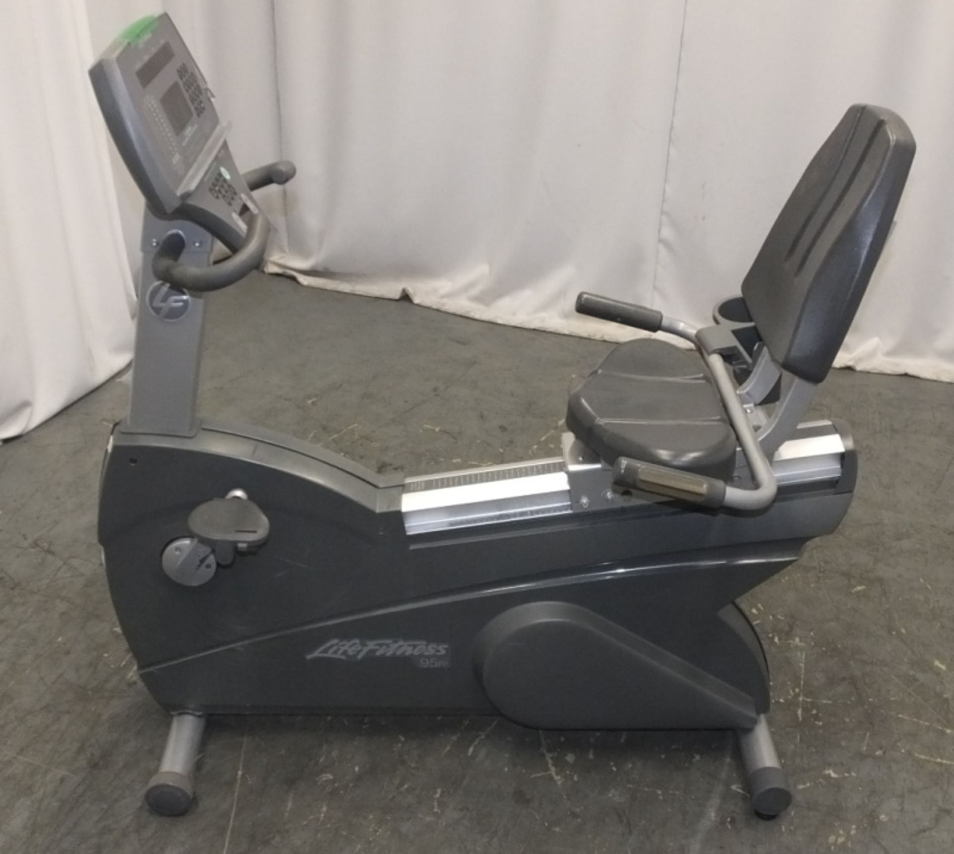 Life Fitness 95Ri Recumbent Exercise Bike - badly damaged display unit - Please check pictures