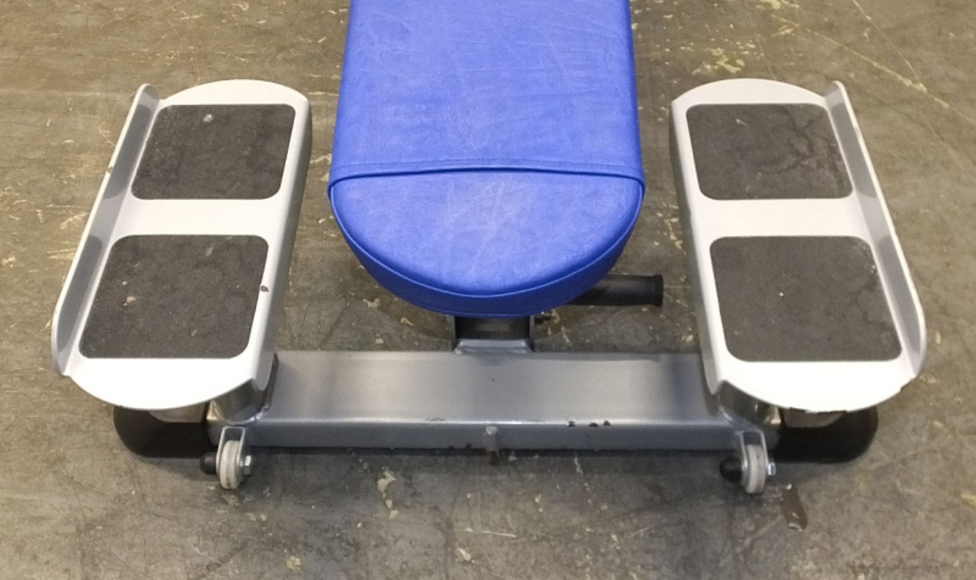 Leisurelines U099-R Incline/Decline Weight Bench with dumbbell stands - Image 5 of 7