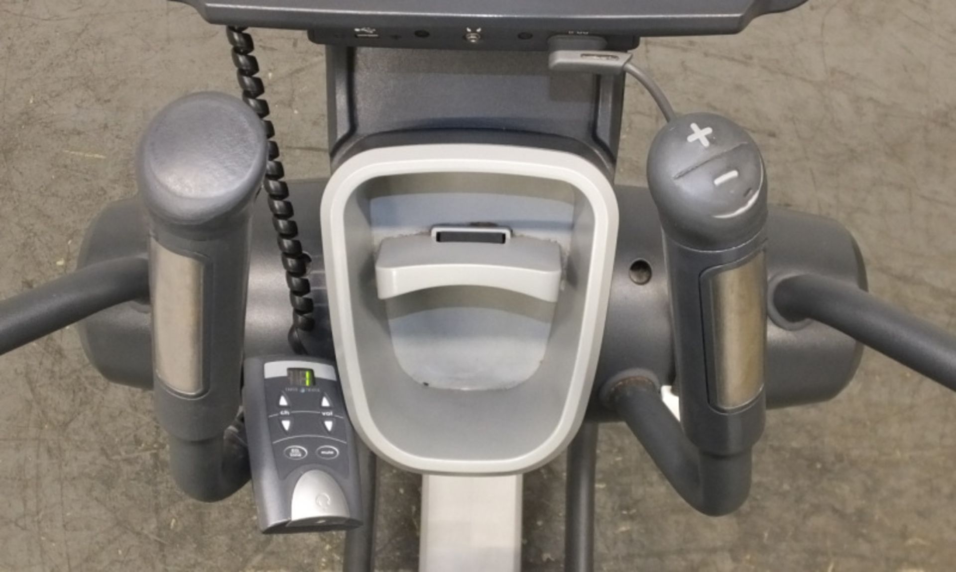 Life Fitness 95x Elliptical Cross Trainer - please check pictures for condition - Image 12 of 18