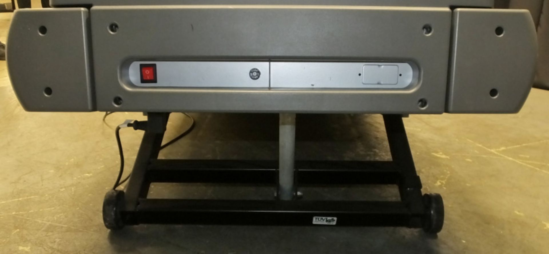 Life Fitness 95TI Treadmill - L2115 x D930mm - Image 8 of 15