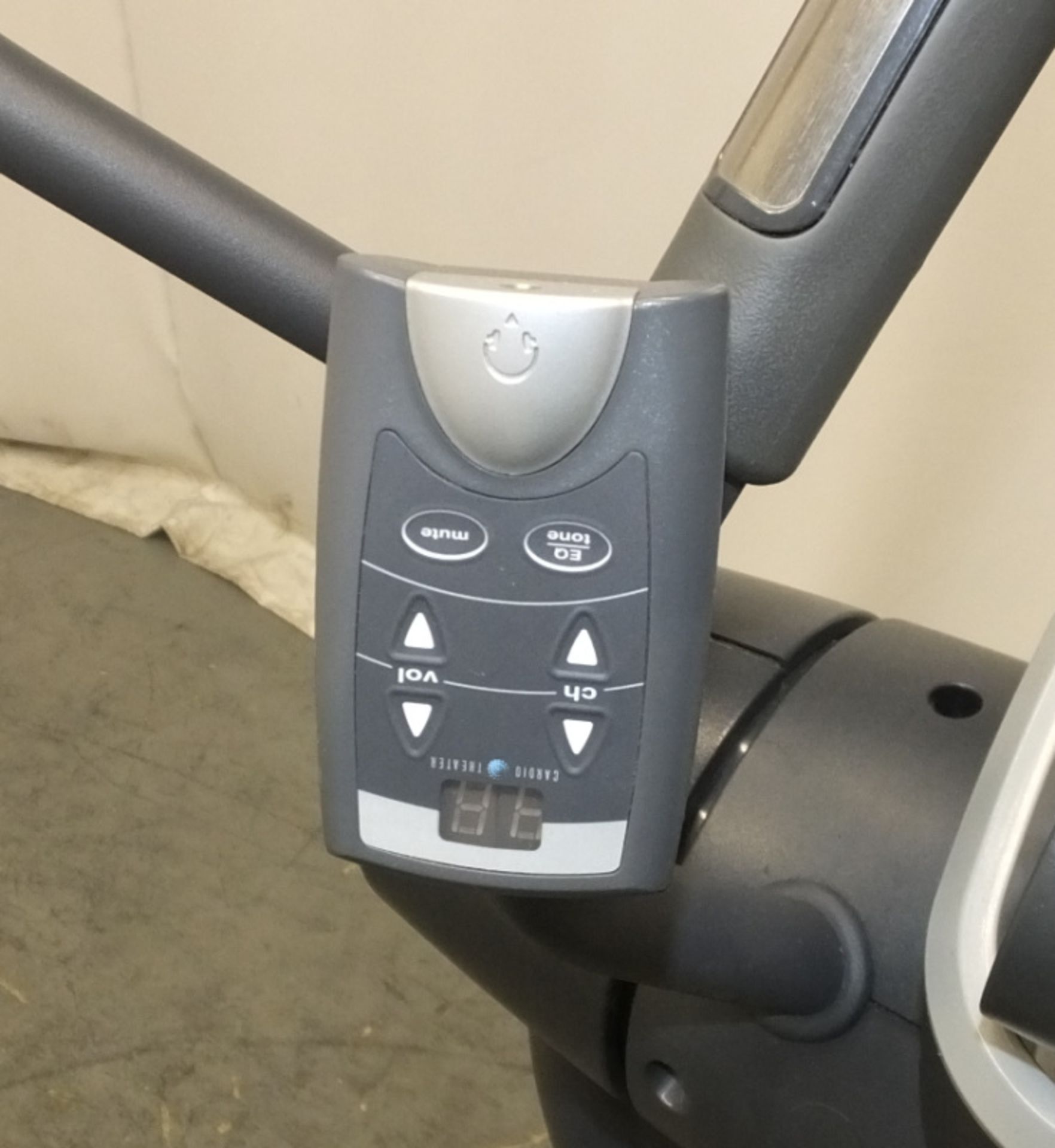 Life Fitness 95x Elliptical Cross Trainer - Badly damaged to right arm section as seen in - Image 12 of 17
