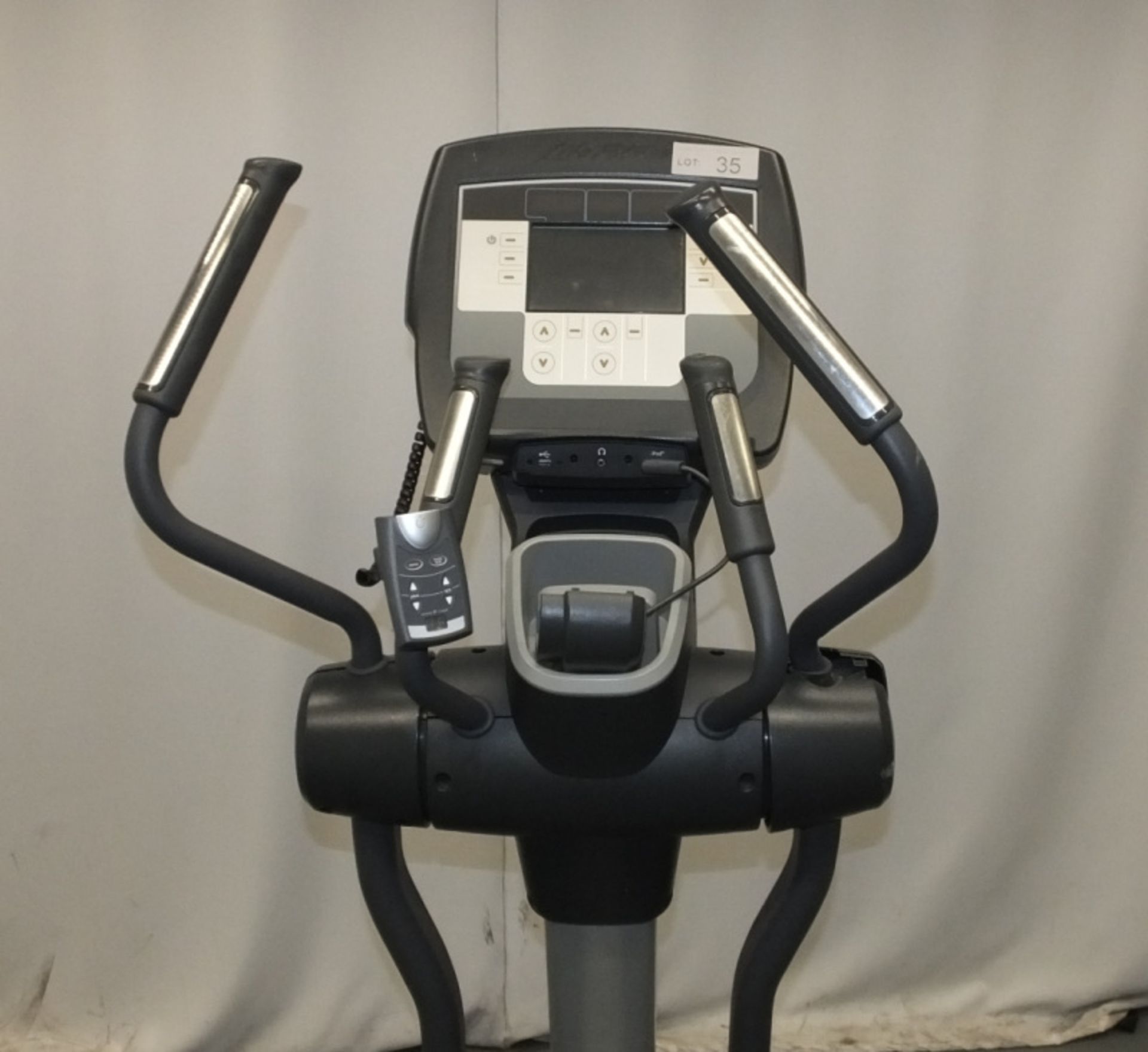 Life Fitness 95x Elliptical Cross Trainer - Badly damaged to right arm section as seen in - Image 5 of 17