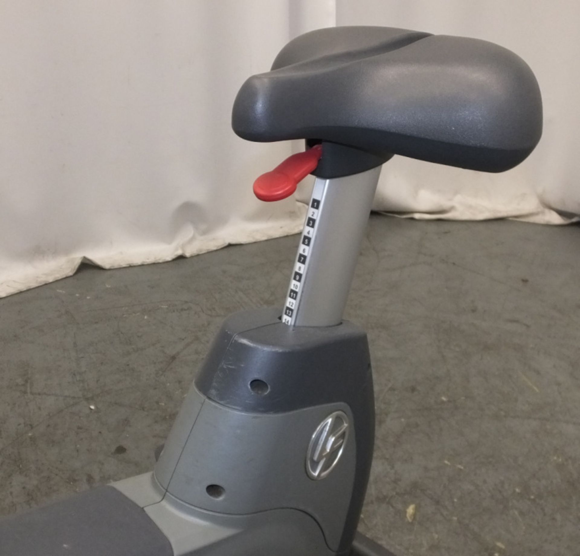 Life Fitness 95c Lifecycle Exercise Bike - Please check pictures for condition - Image 11 of 13