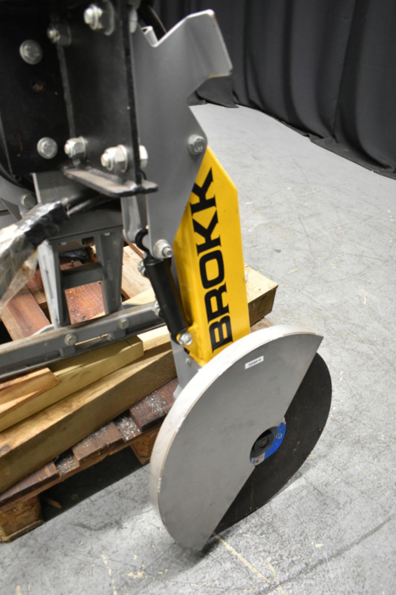 Brokk 330 Robotic Demolition Machine with attachments & accessories (see description) - Image 69 of 93