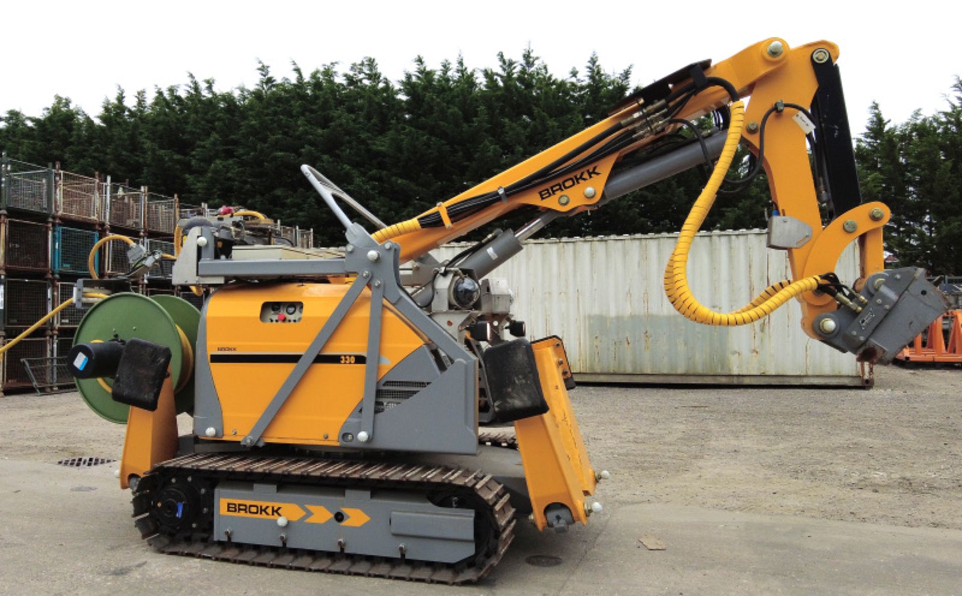 Brokk 330 Robotic Demolition Machine with attachments & accessories (see description) - Image 6 of 93