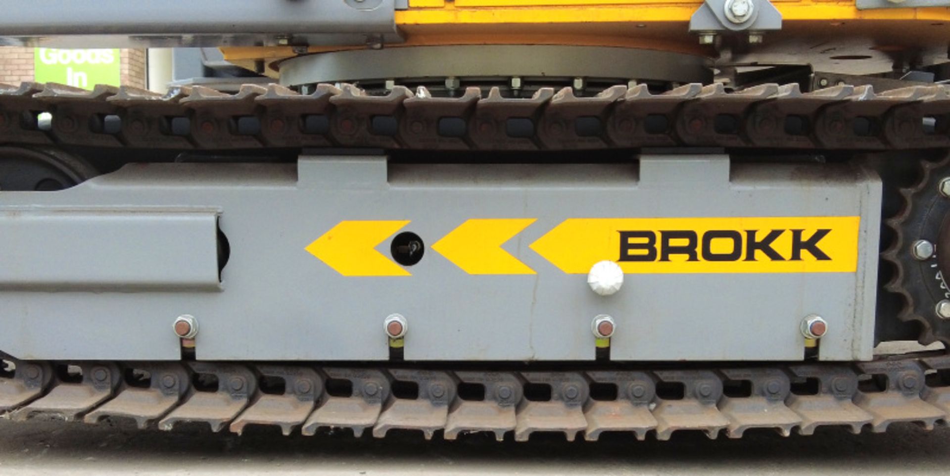 Brokk 330 Robotic Demolition Machine with attachments & accessories (see description) - Image 24 of 93