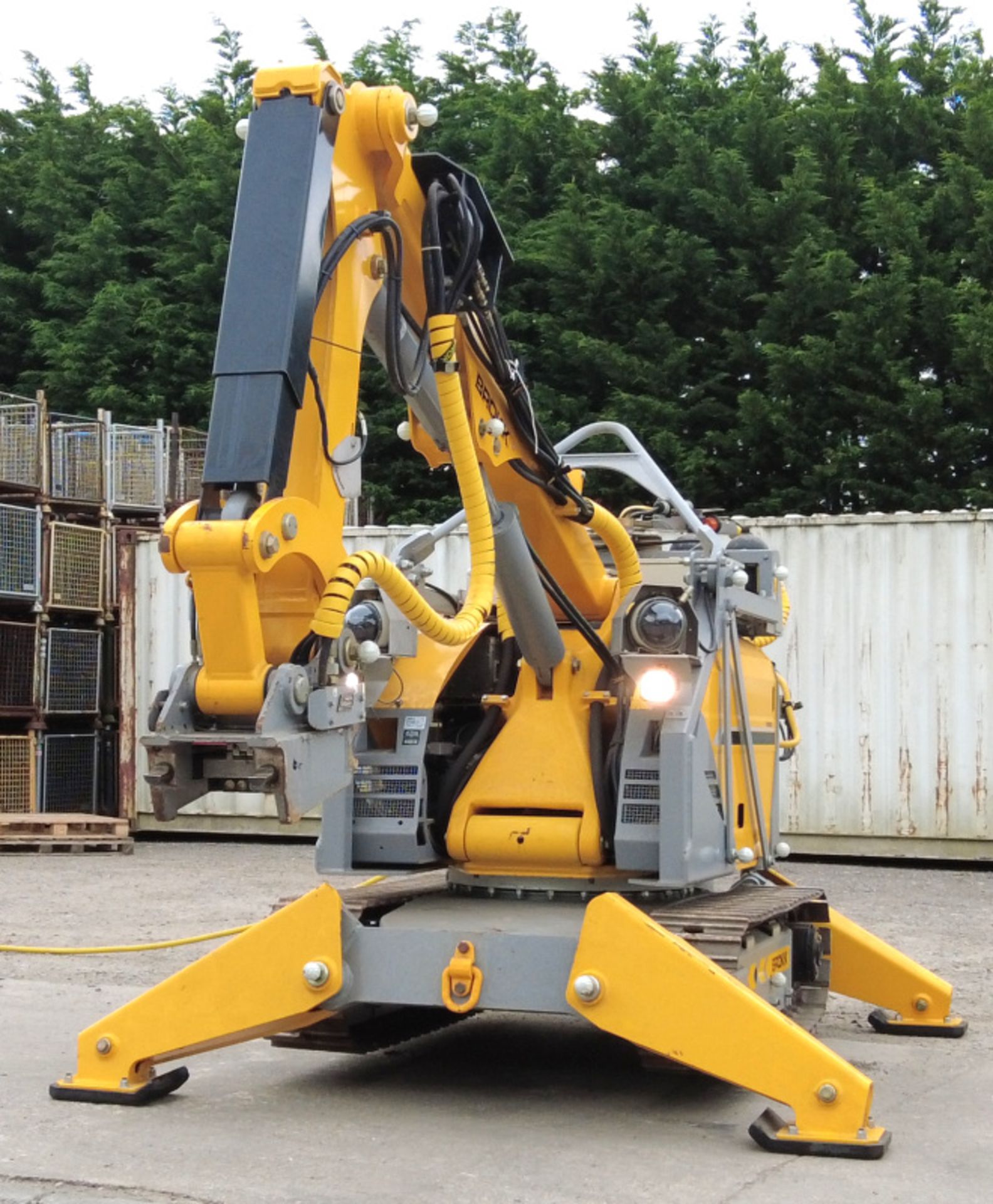 Brokk 330 Robotic Demolition Machine with attachments & accessories (see description) - Image 30 of 93