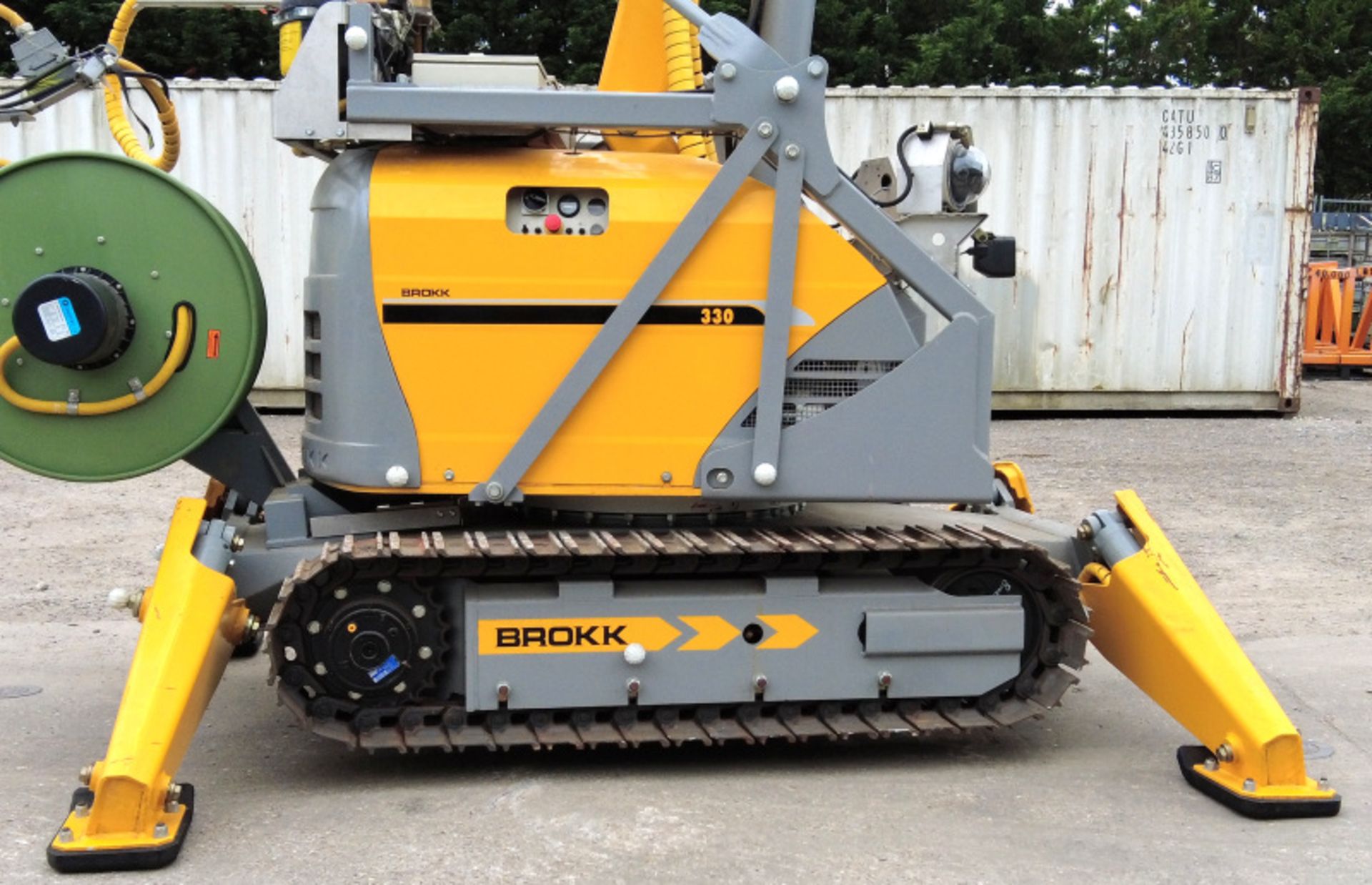 Brokk 330 Robotic Demolition Machine with attachments & accessories (see description) - Image 19 of 93