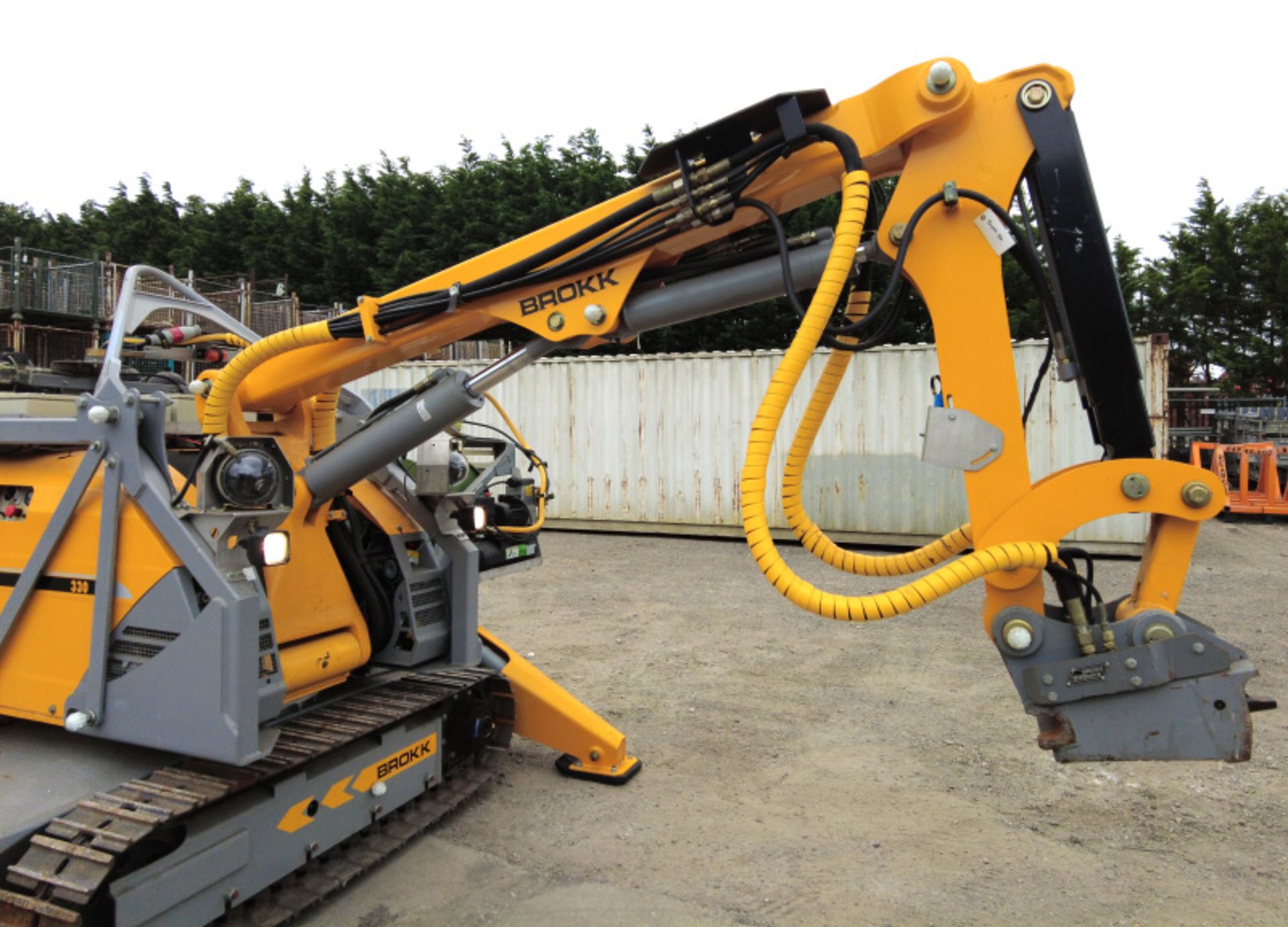 Brokk 330 Robotic Demolition Machine with attachments & accessories (see description) - Image 3 of 93