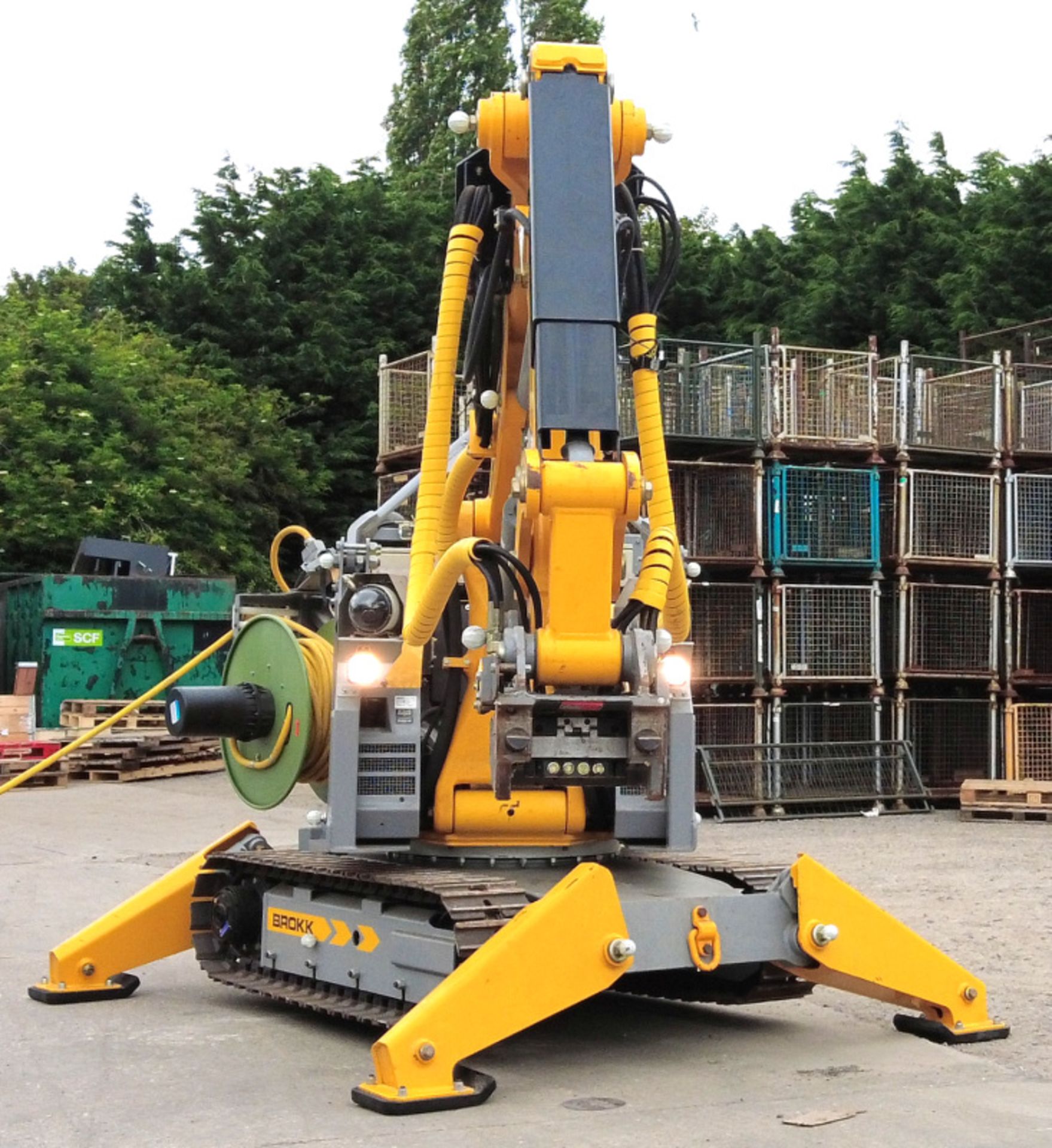 Brokk 330 Robotic Demolition Machine with attachments & accessories (see description) - Image 10 of 93