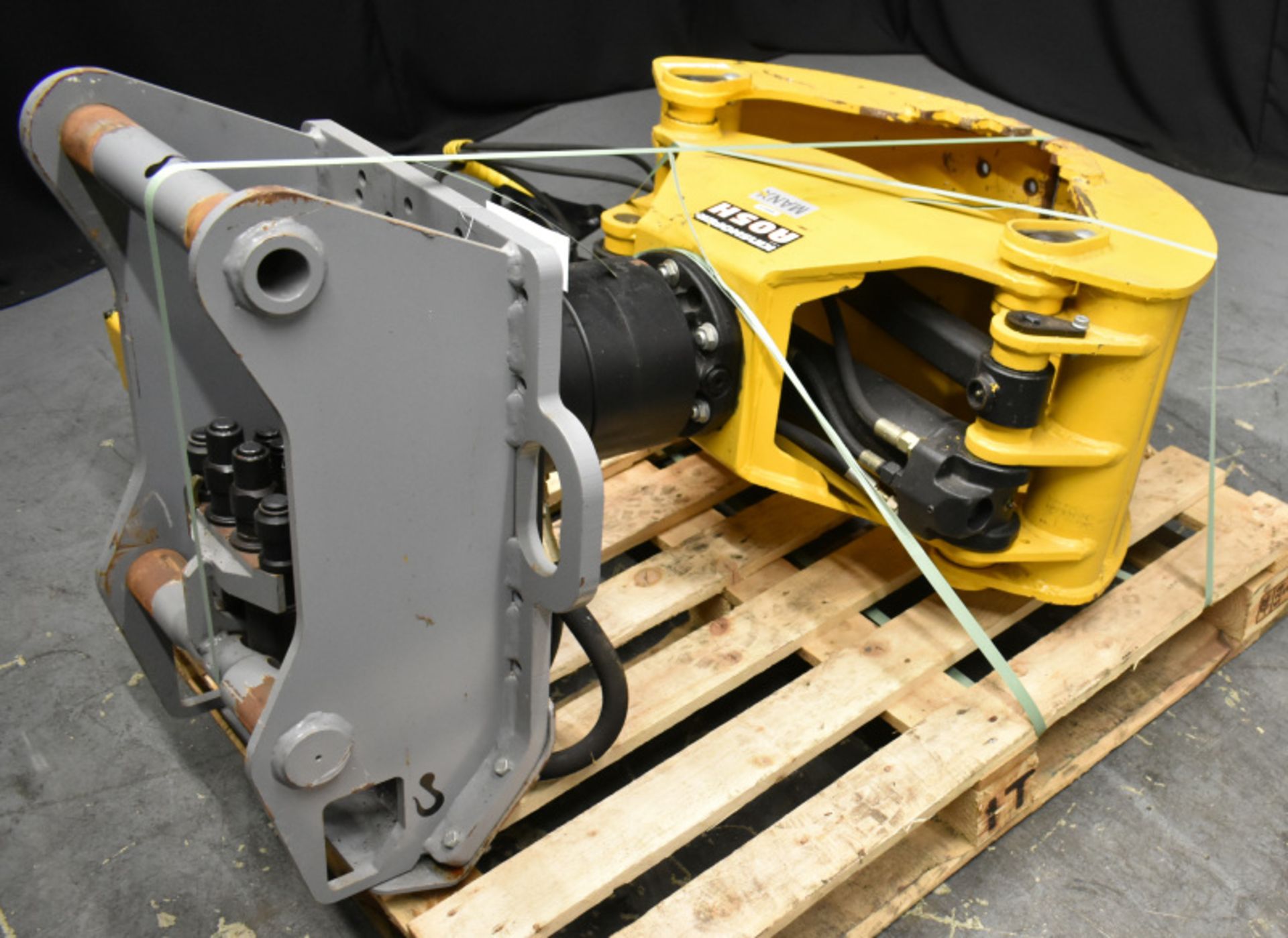 Brokk 330 Robotic Demolition Machine with attachments & accessories (see description) - Image 79 of 93