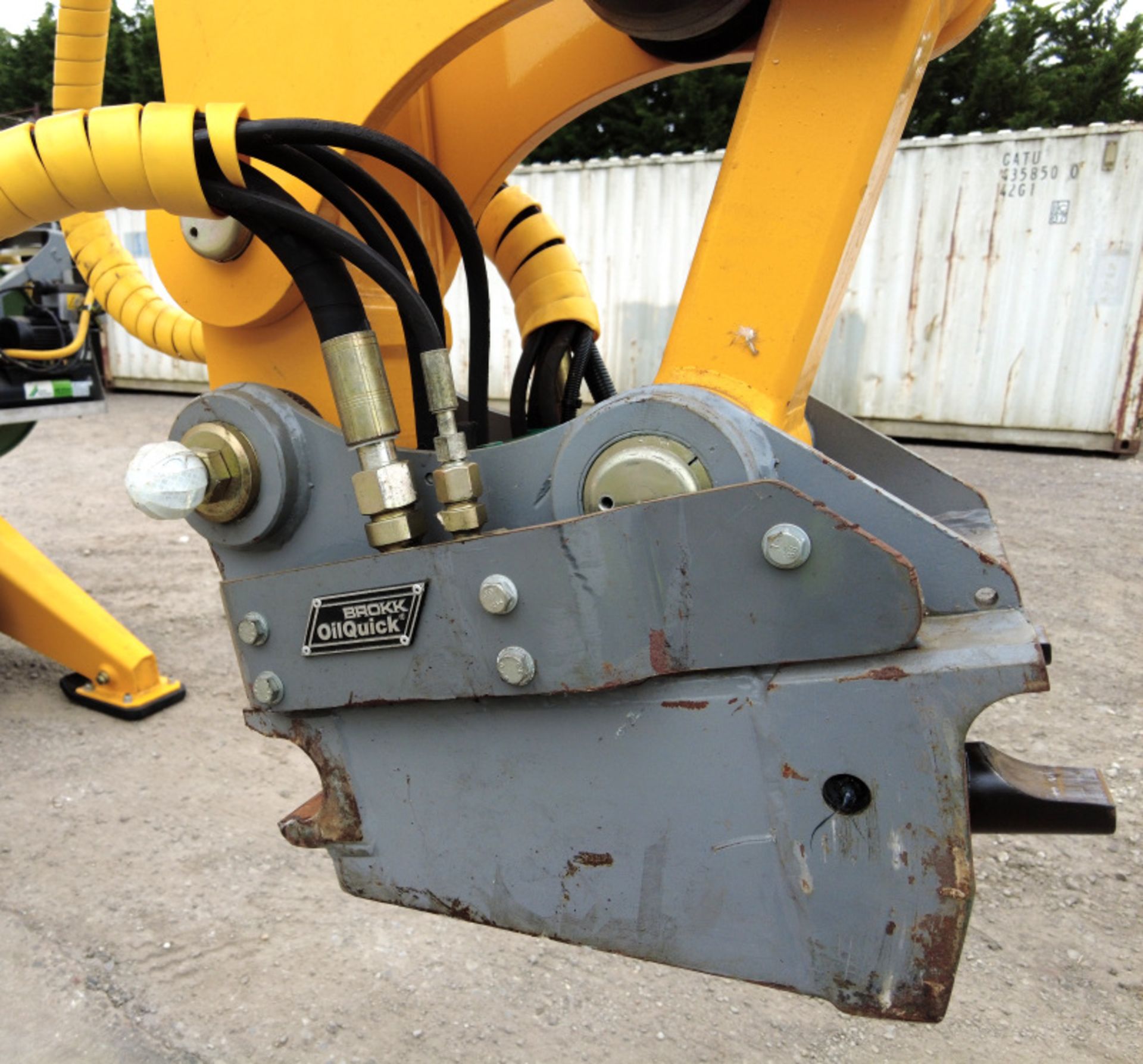 Brokk 330 Robotic Demolition Machine with attachments & accessories (see description) - Image 44 of 93