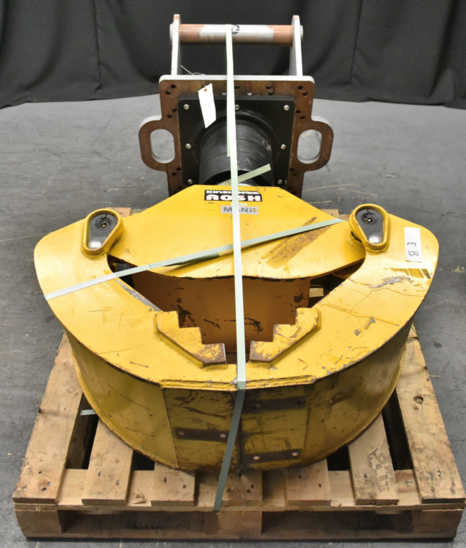 Brokk 330 Robotic Demolition Machine with attachments & accessories (see description) - Image 75 of 93