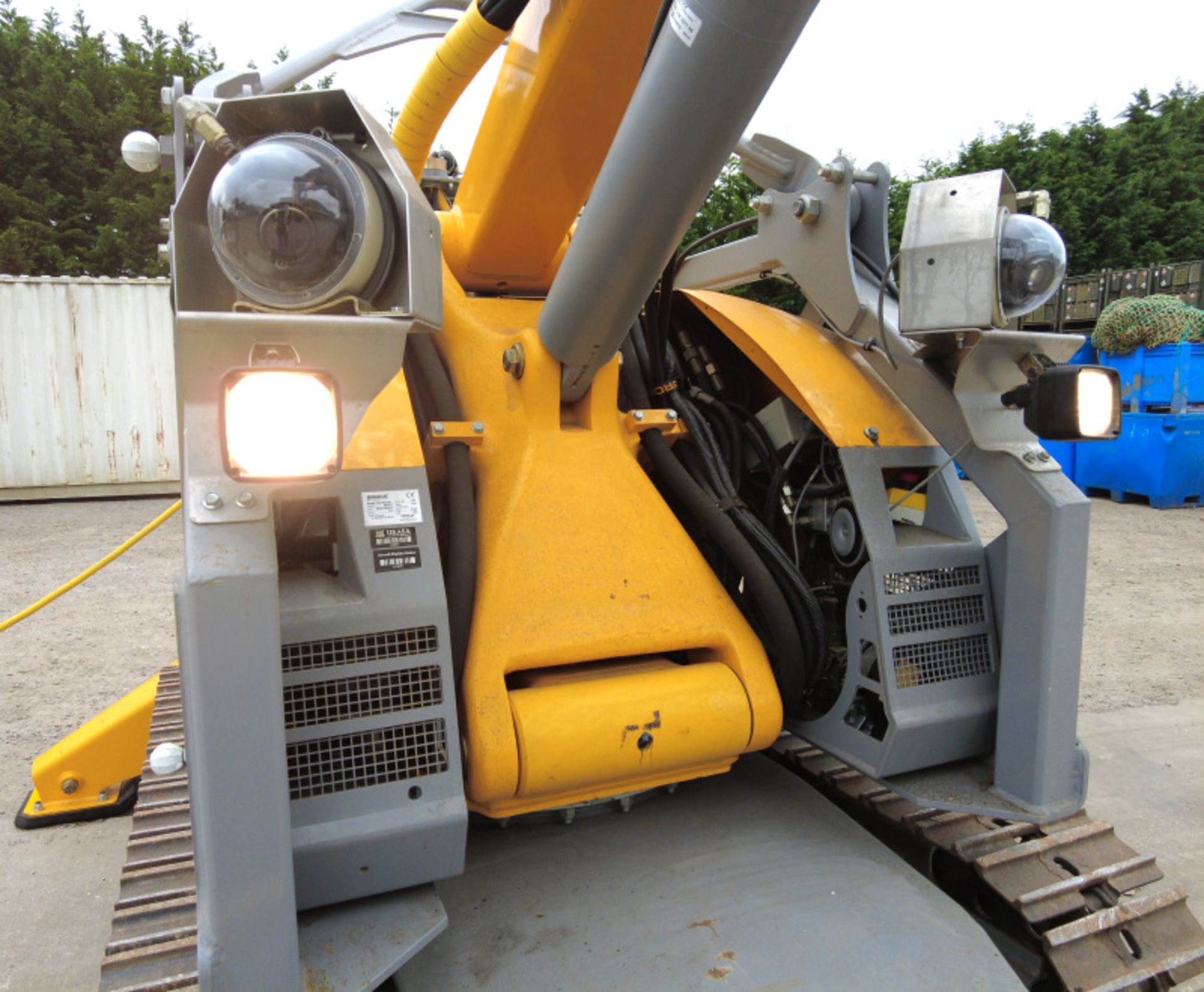 Brokk 330 Robotic Demolition Machine with attachments & accessories (see description) - Image 37 of 93