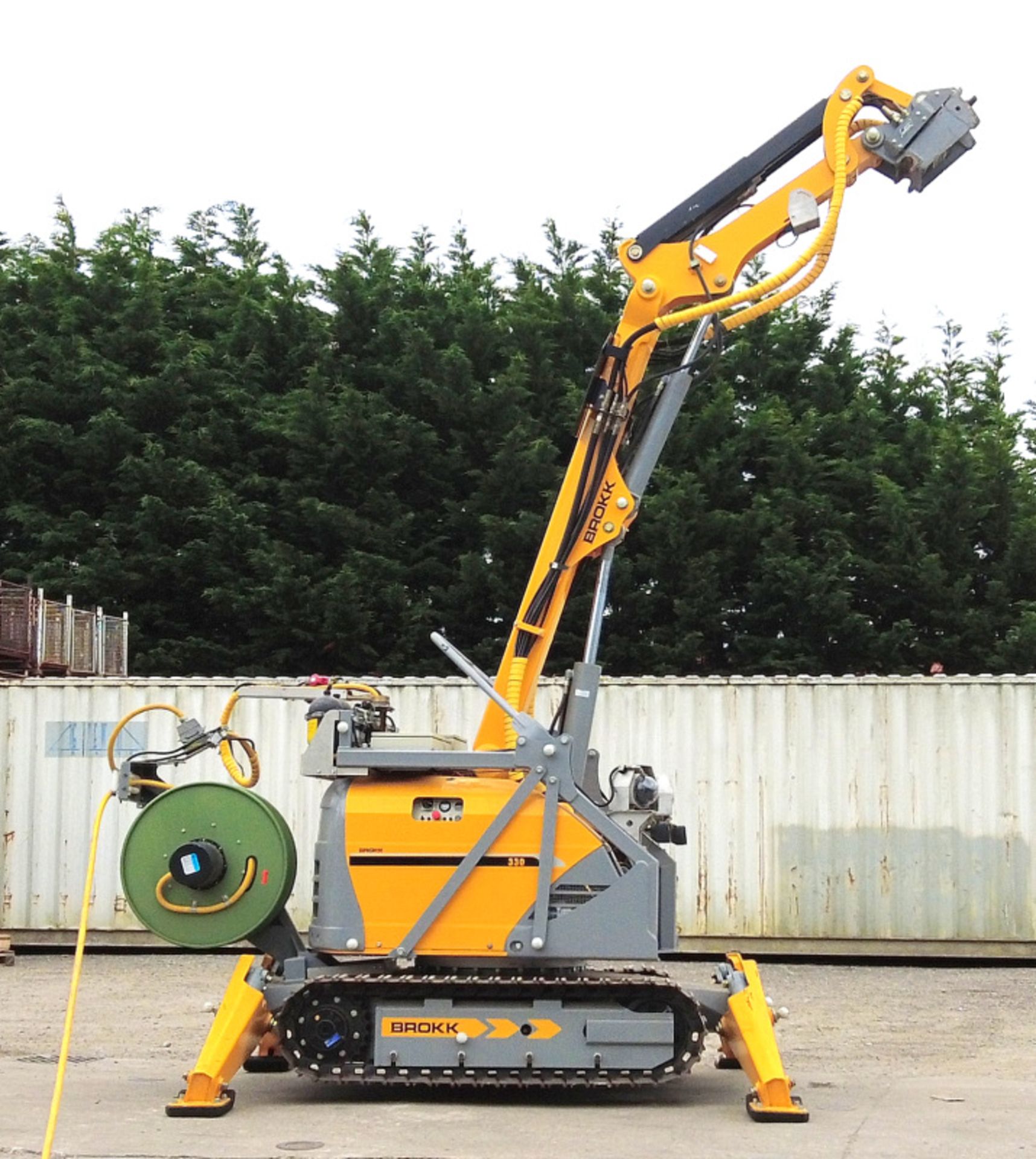 Brokk 330 Robotic Demolition Machine with attachments & accessories (see description) - Image 14 of 93