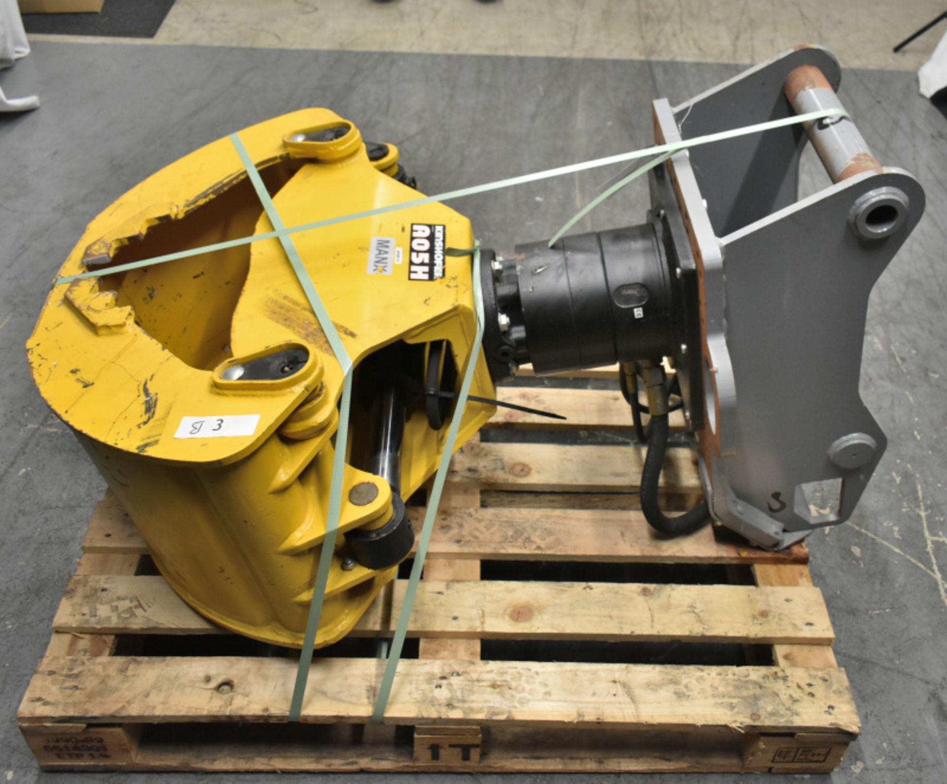 Brokk 330 Robotic Demolition Machine with attachments & accessories (see description) - Image 77 of 93