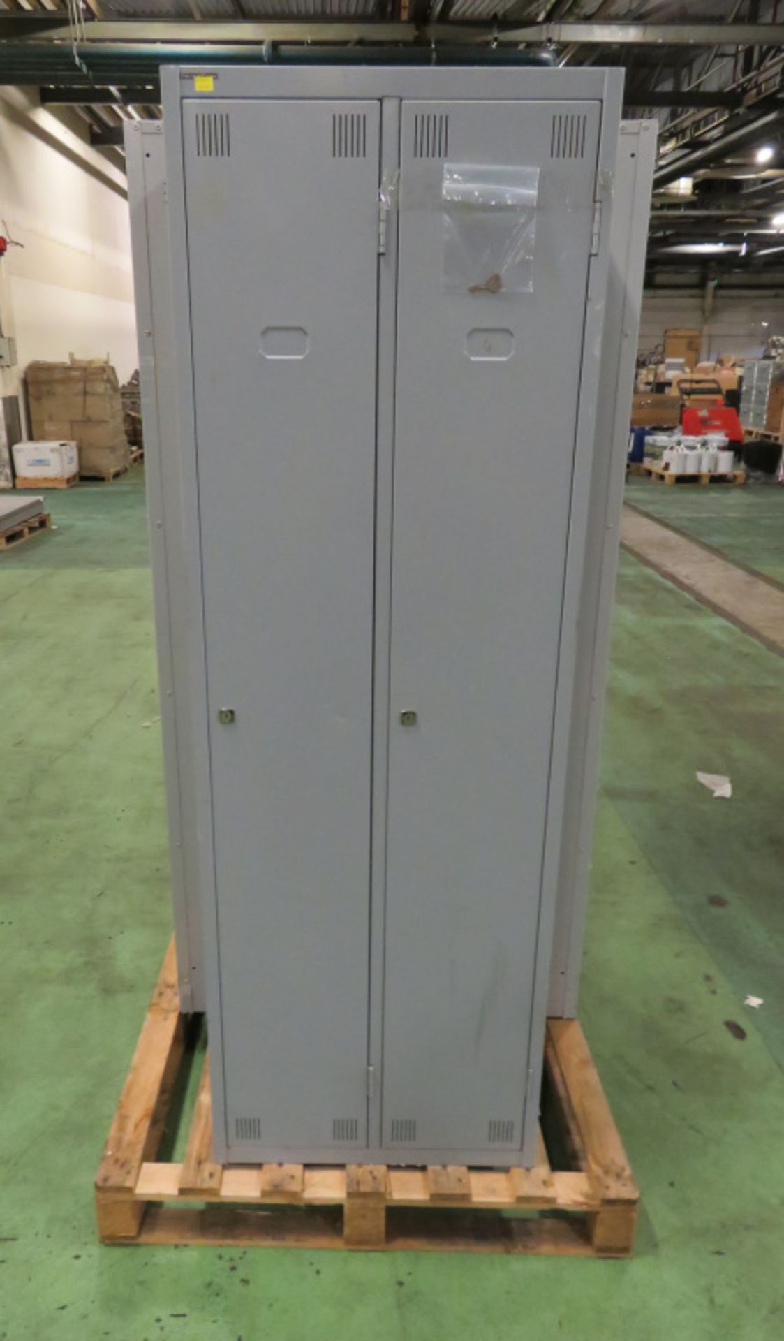 Grey Metal Double Locker L 600mm x W 450mm x H 1780mm, Grey Metal Double Door Locker L 910mm - Image 3 of 5