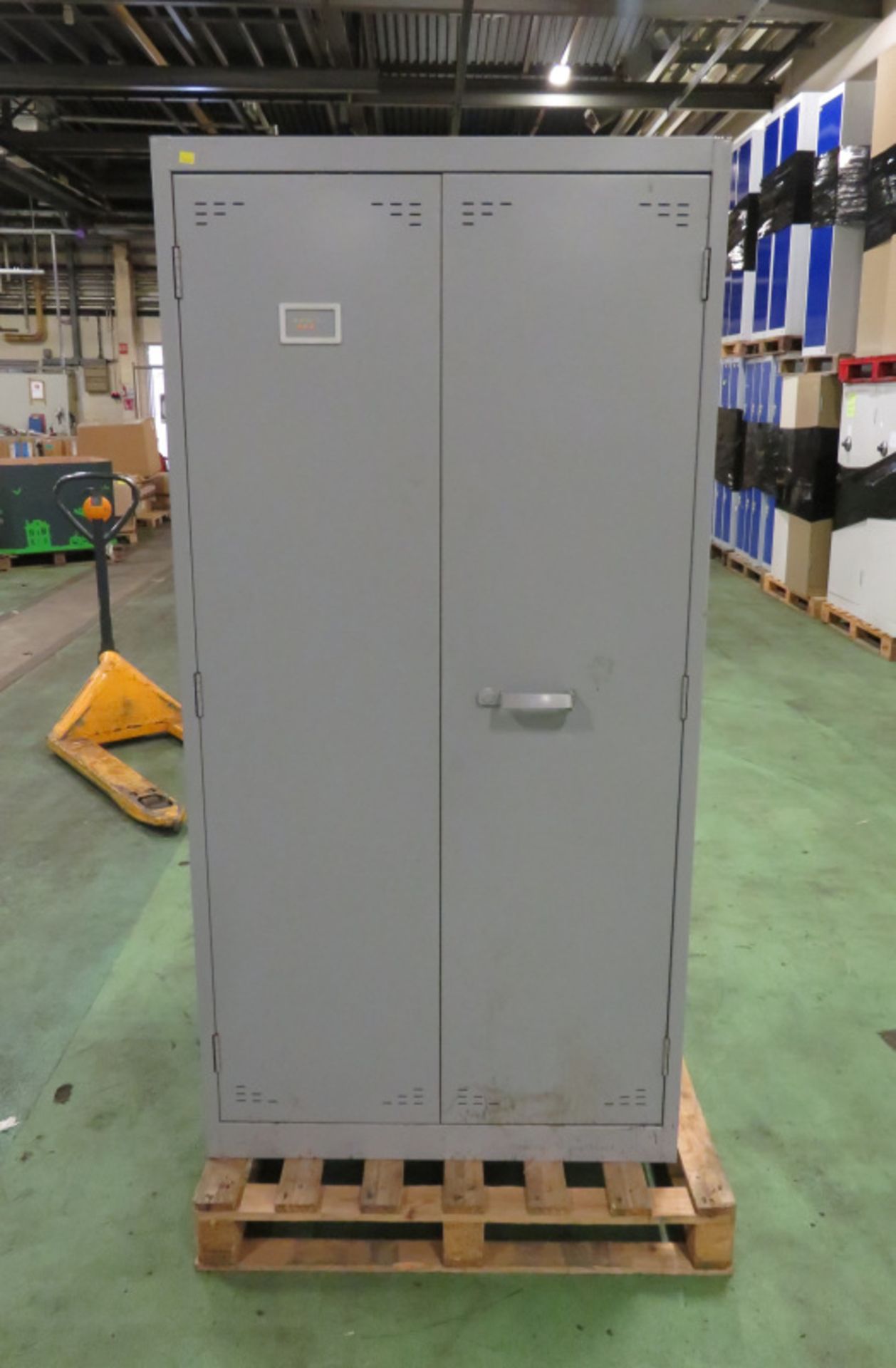 Grey Metal Double Locker L 600mm x W 450mm x H 1780mm, Grey Metal Double Door Locker L 910mm - Image 5 of 5