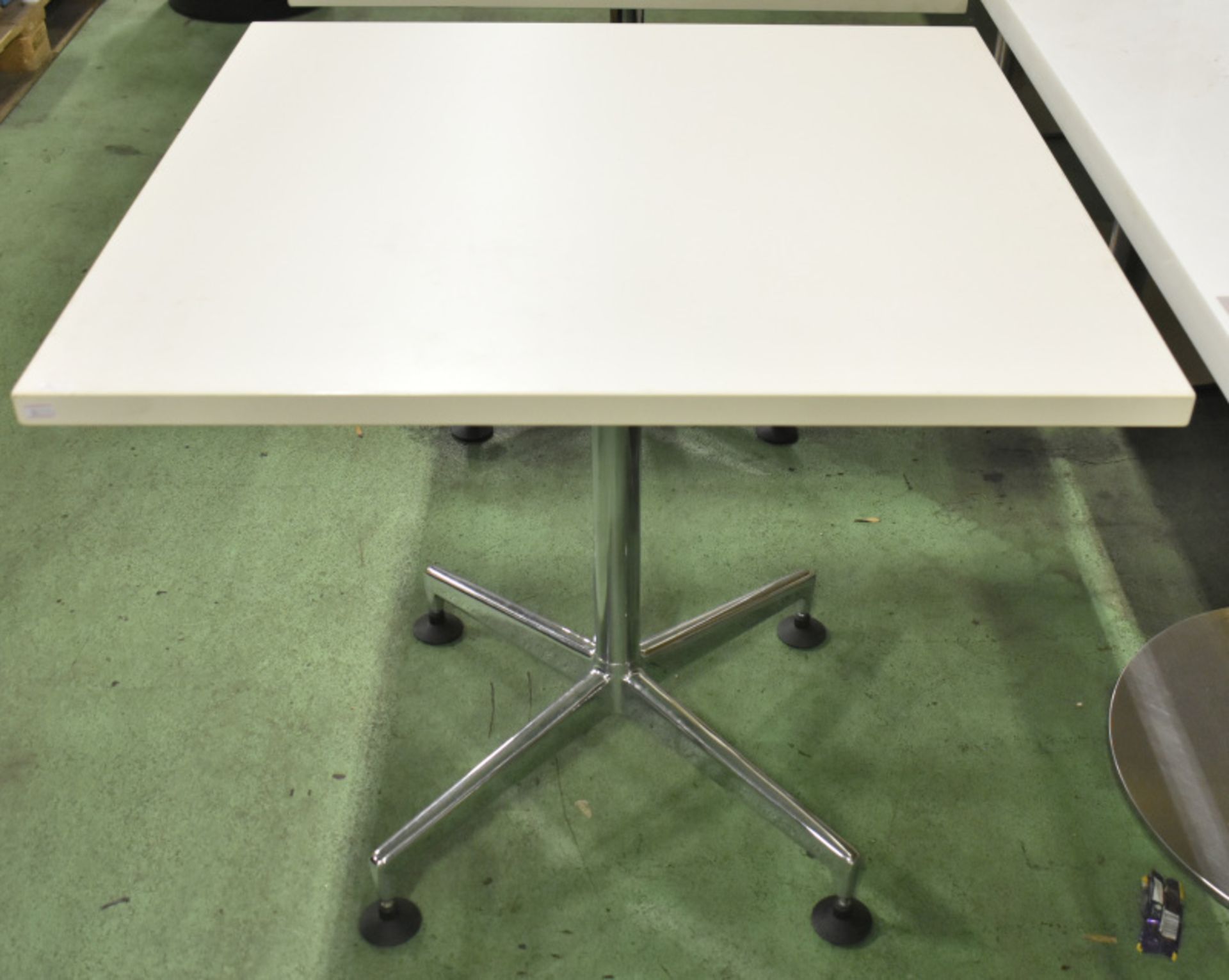 Square Table with Marble Effect - W 1230mm x D 900mm x H770mm & 2x Kusch Co Ona White Desks - Image 2 of 3