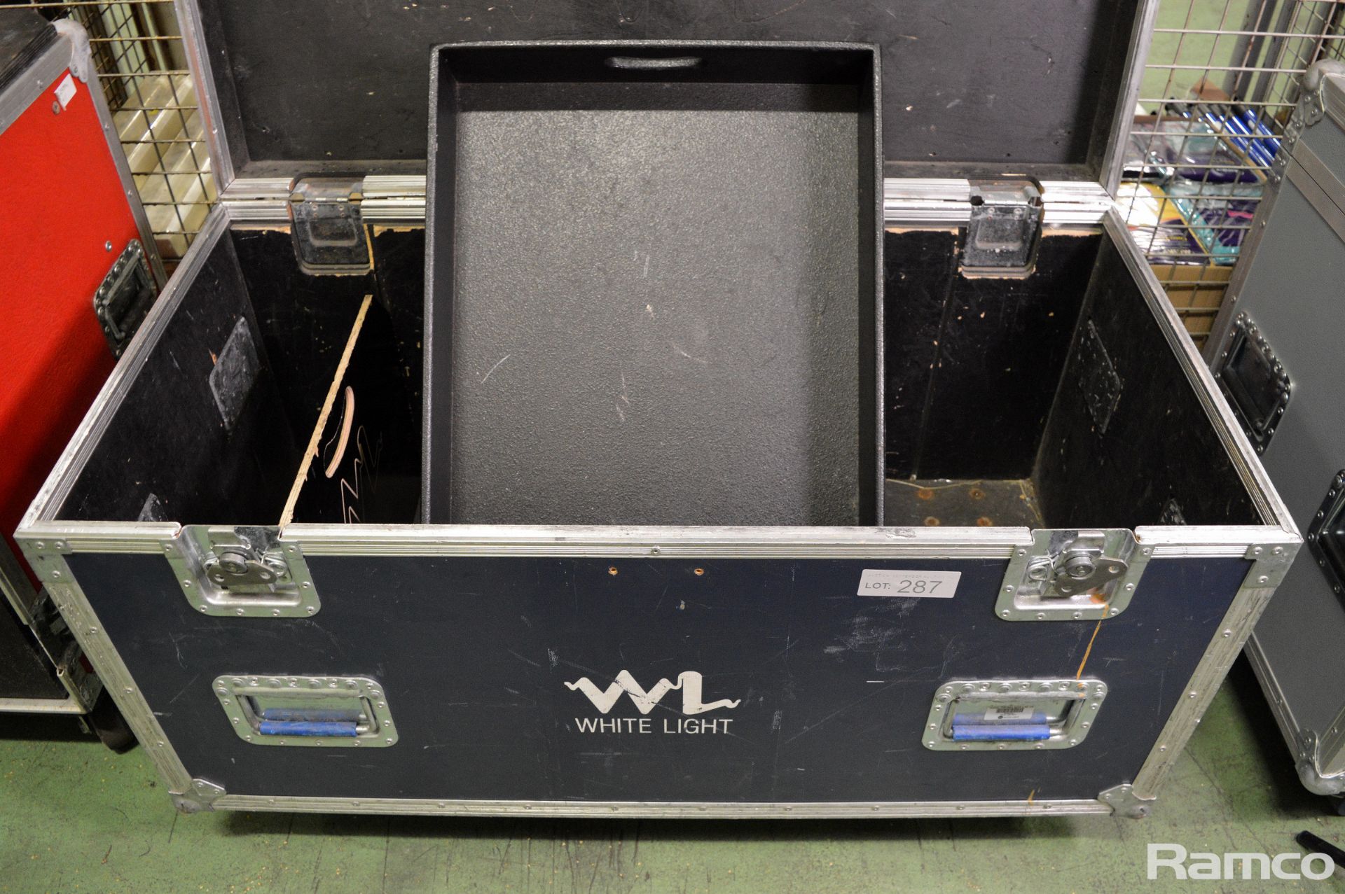 White Light Flight Case - H 720mm x W 1160mm x D 590mm - Image 2 of 4