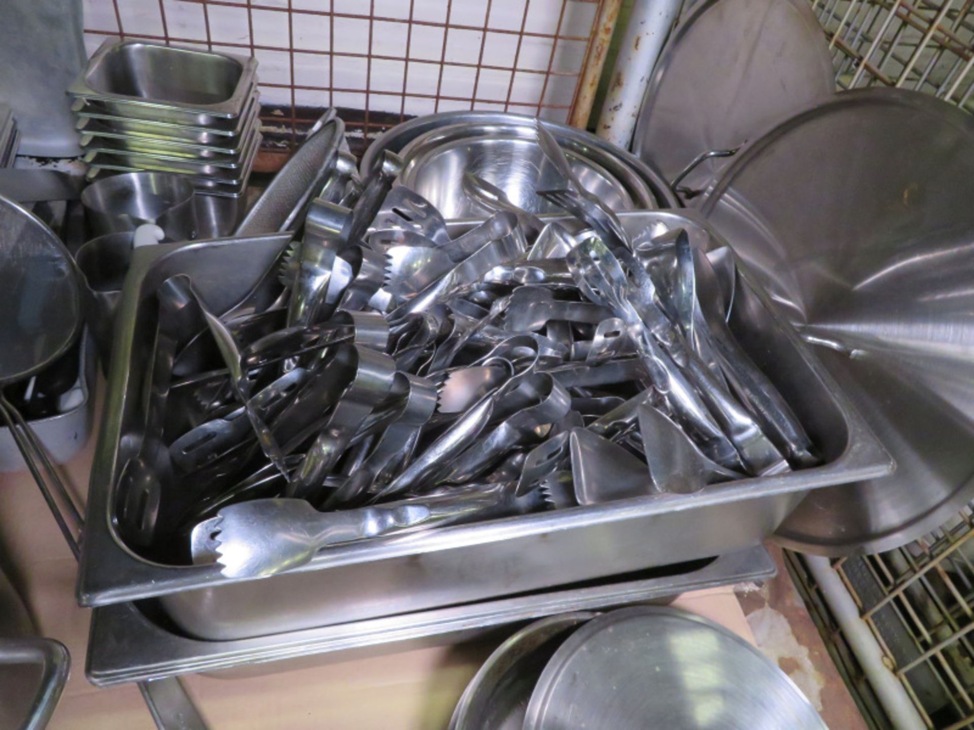 Stainless Steel Catering Equipment - gastronorm pans, cooking pot, shelf, pans, mixing bowls & more - Image 3 of 6