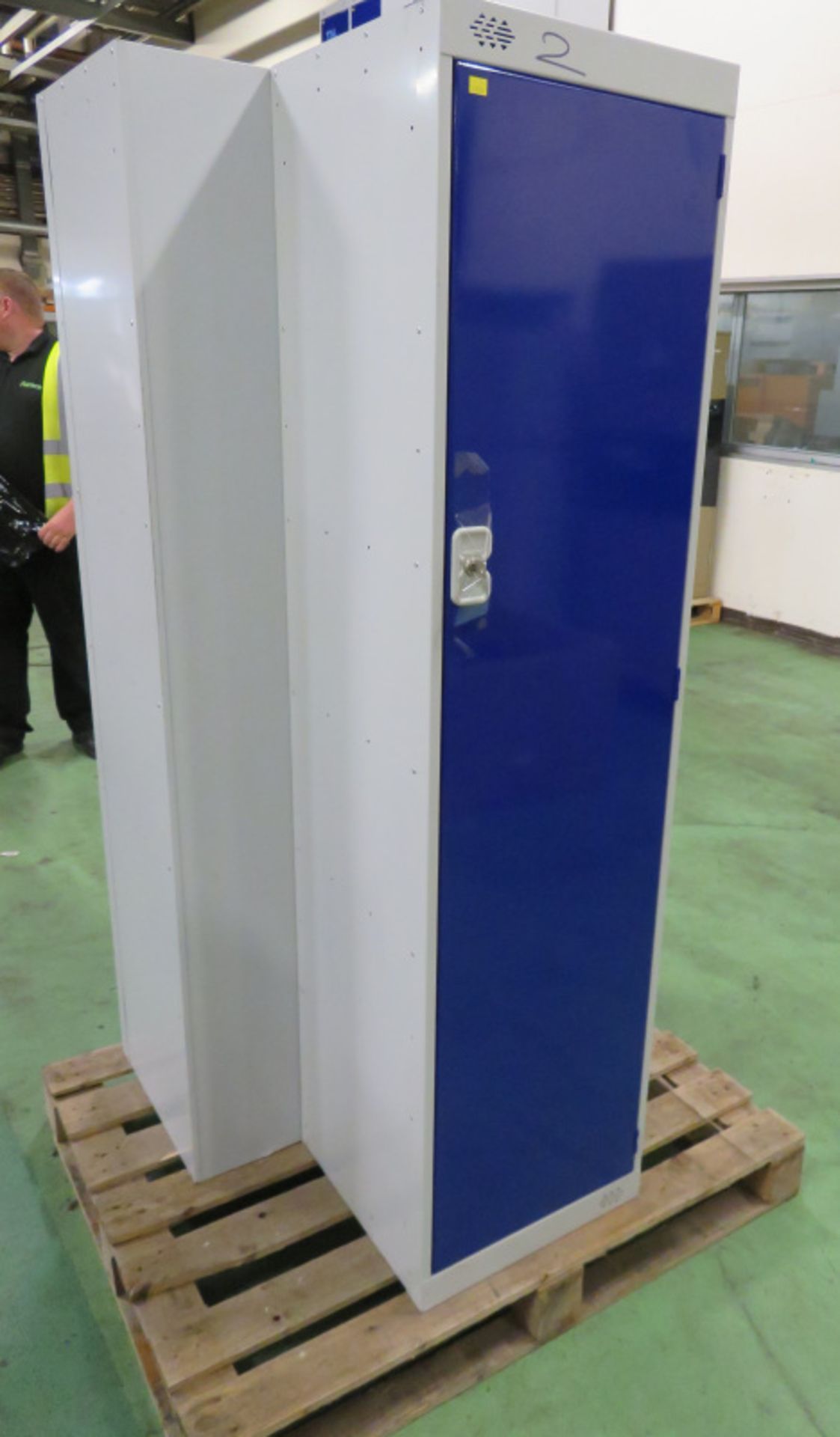 3x Metal Grey / Blue Lockers L 450mm x W 450mm x H1800mm - Image 5 of 6