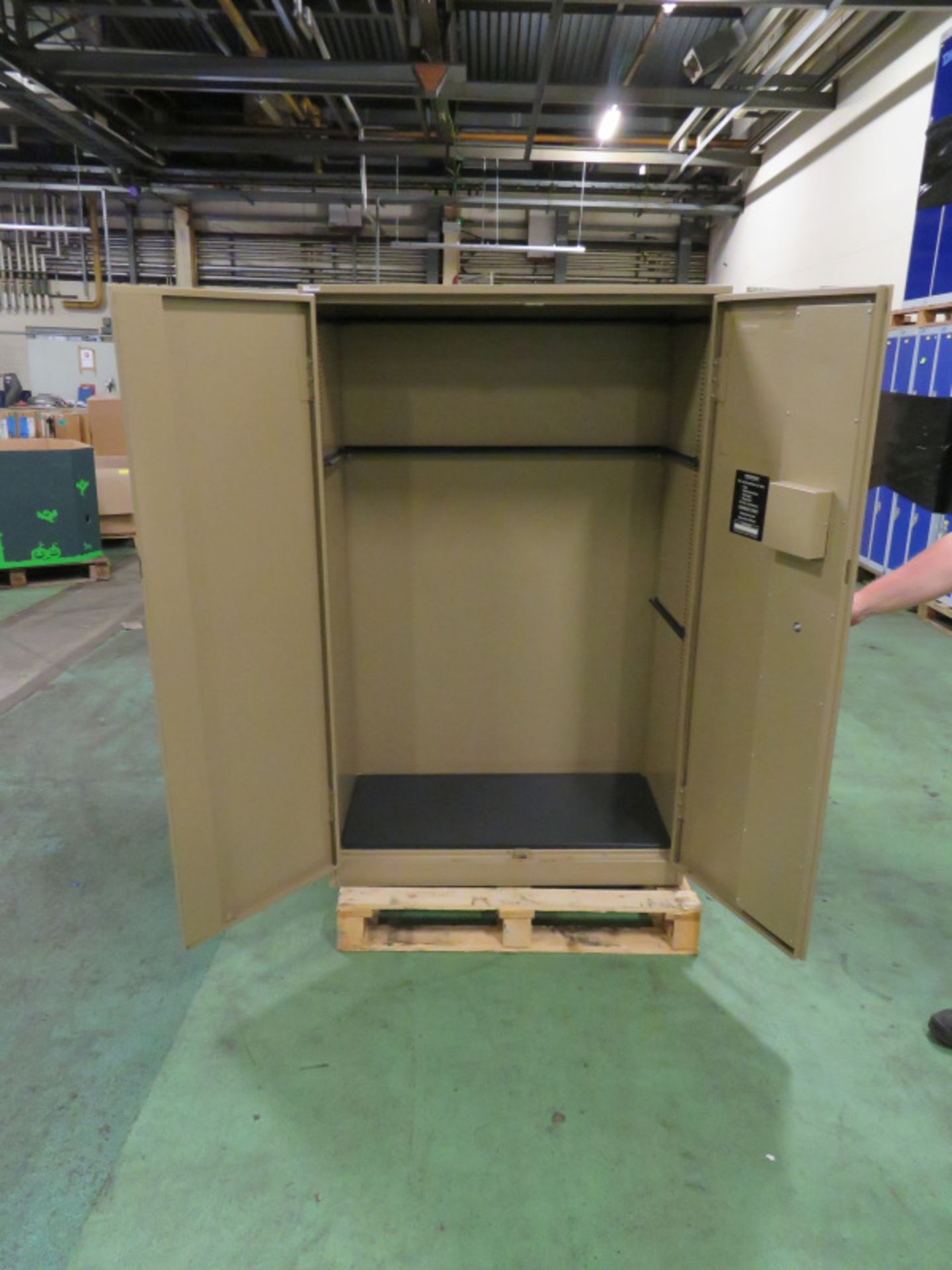 2x Double Door Metal Combination Cabinets - L 500mm x W 1000mm x H 1600mm - Image 3 of 5