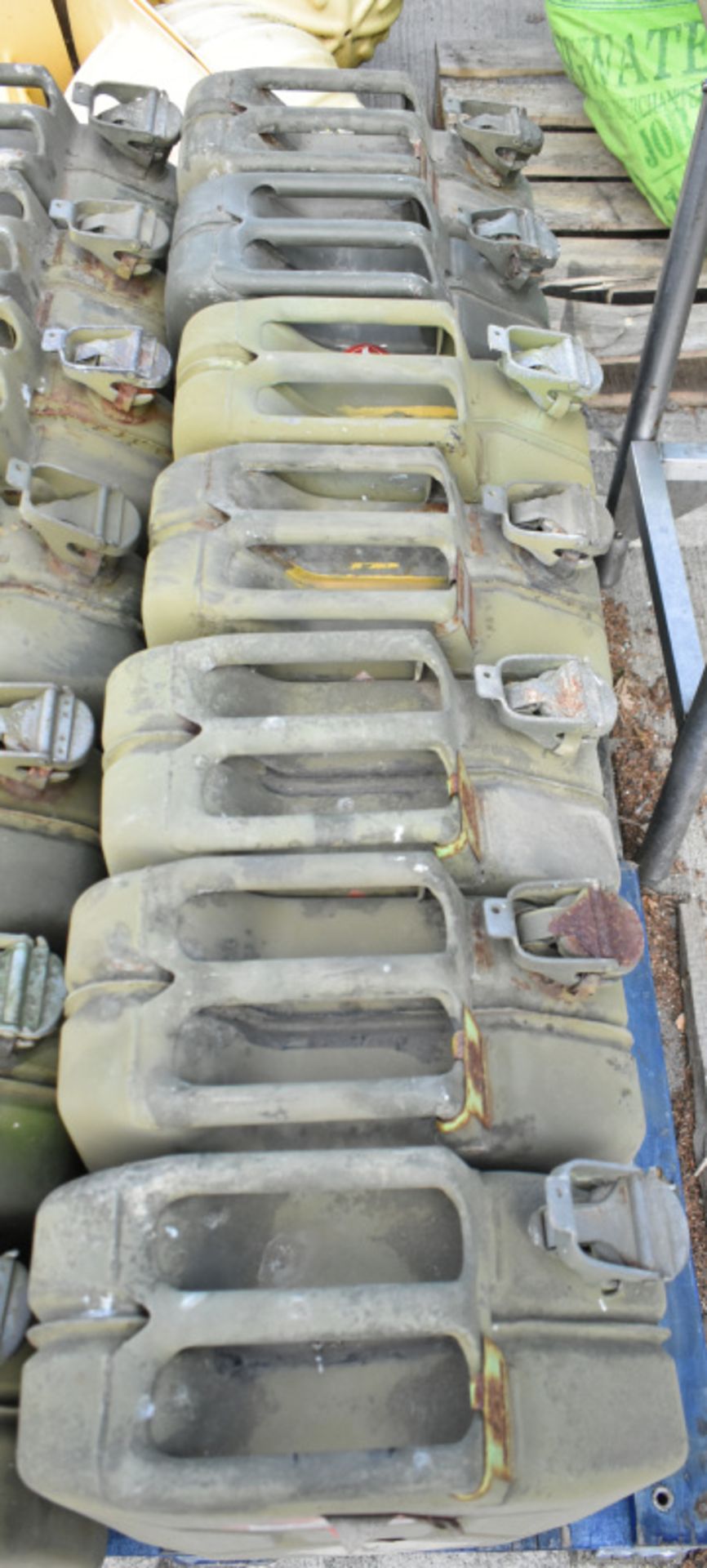 7x Ex-Mod metal jerry cans - Image 2 of 2