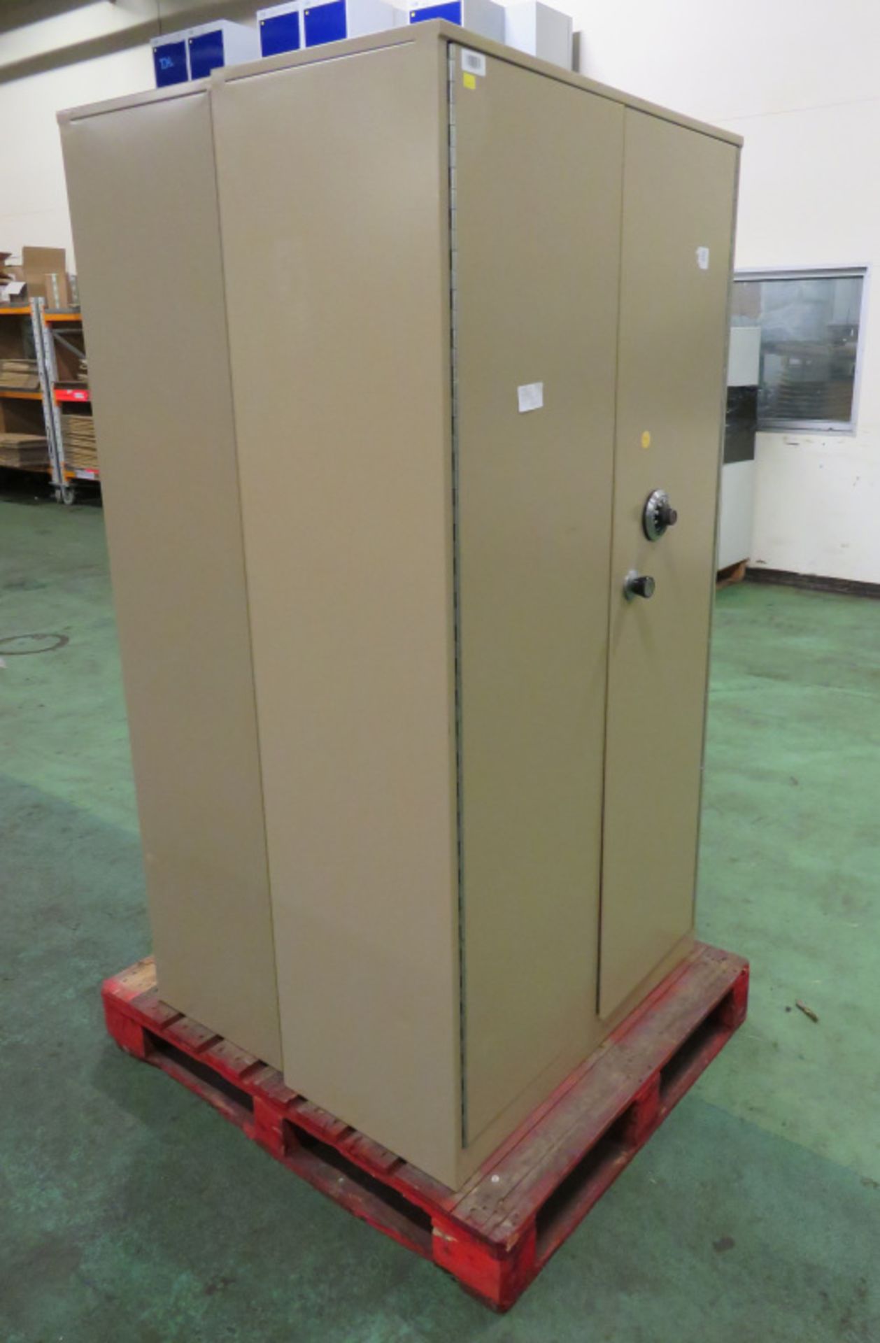 2x Metal Combination Cabinets L 920mm x W 480mm x H 1830mm - Image 2 of 5